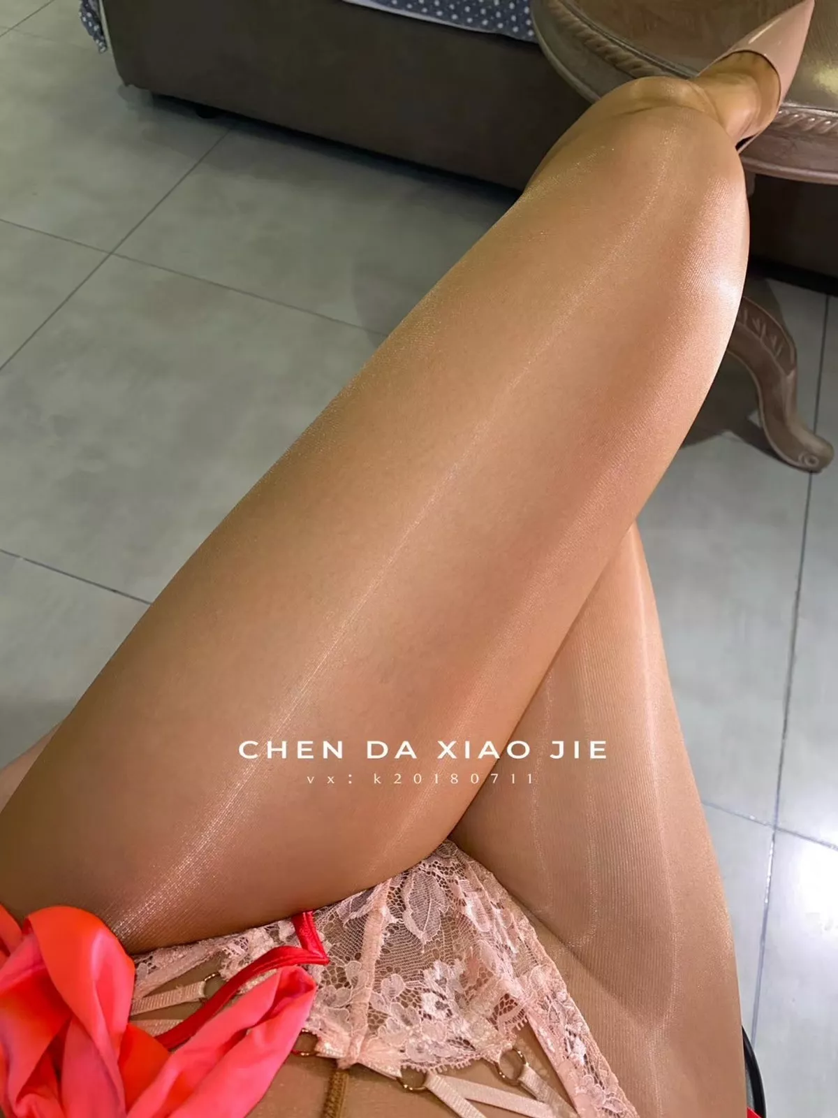 网络美女宸大小姐微信朋友圈精选私房性感丝袜系列秀翘臀美腿迷人诱惑写真75P