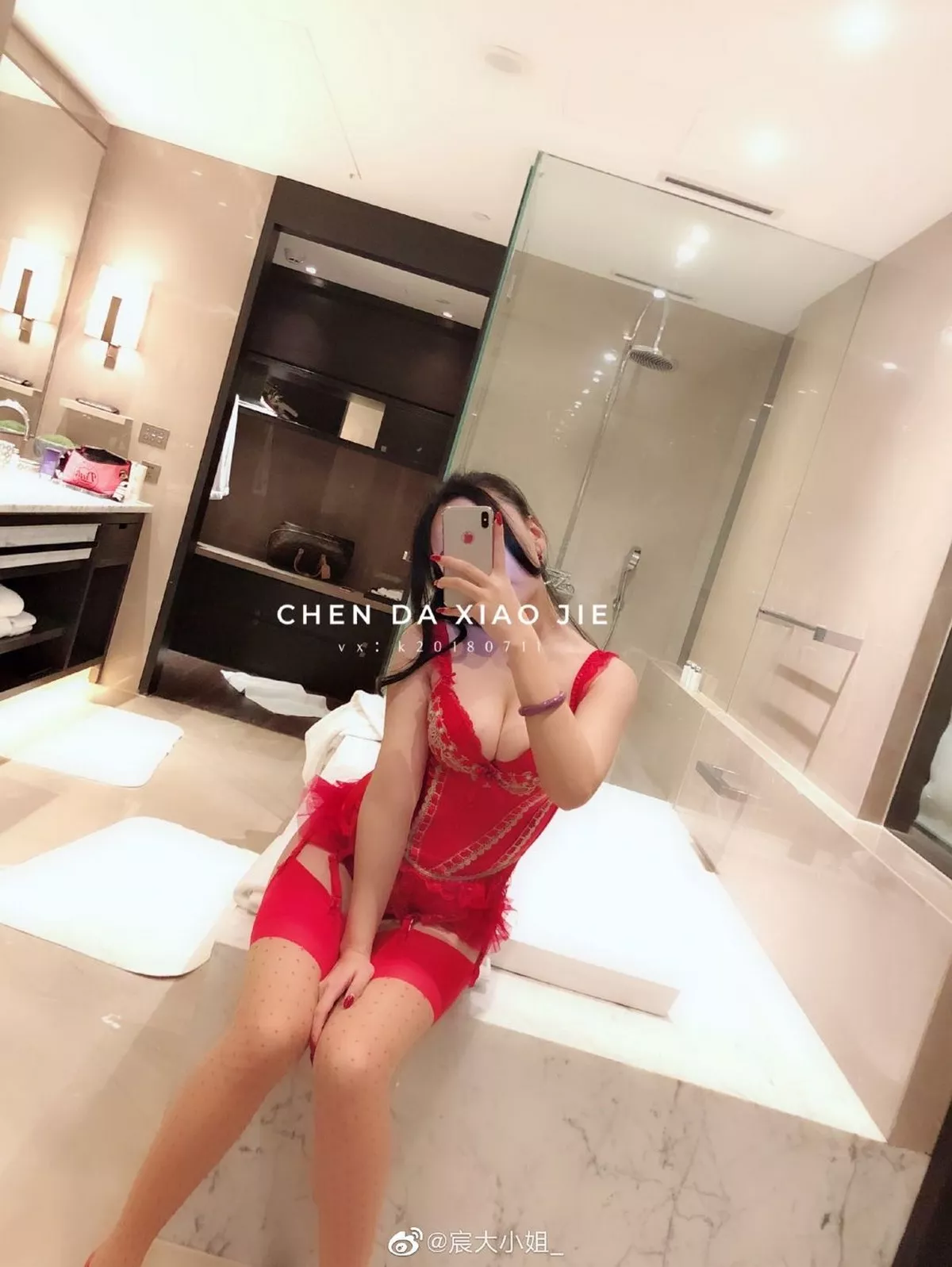 网络美女宸大小姐微信朋友圈精选私房性感丝袜系列秀翘臀美腿迷人诱惑写真75P