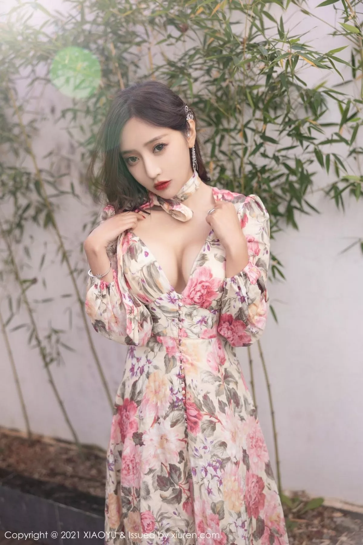 [XiaoYu画语界]Vol.682_女神王馨瑶yanni云南心愿旅拍脱花样长裙露精致内衣诱惑写真75P