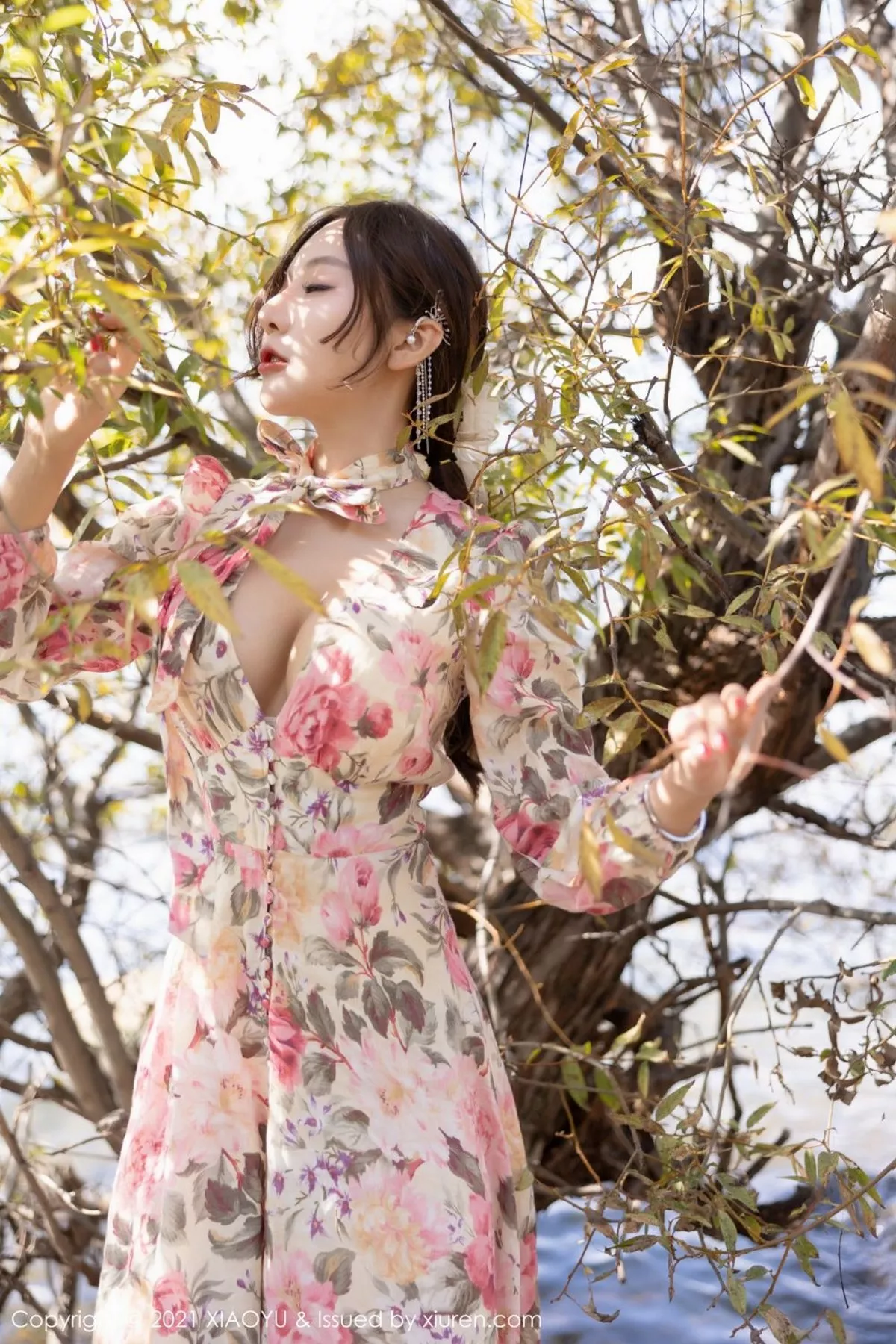 [XiaoYu画语界]Vol.682_女神王馨瑶yanni云南心愿旅拍脱花样长裙露精致内衣诱惑写真75P
