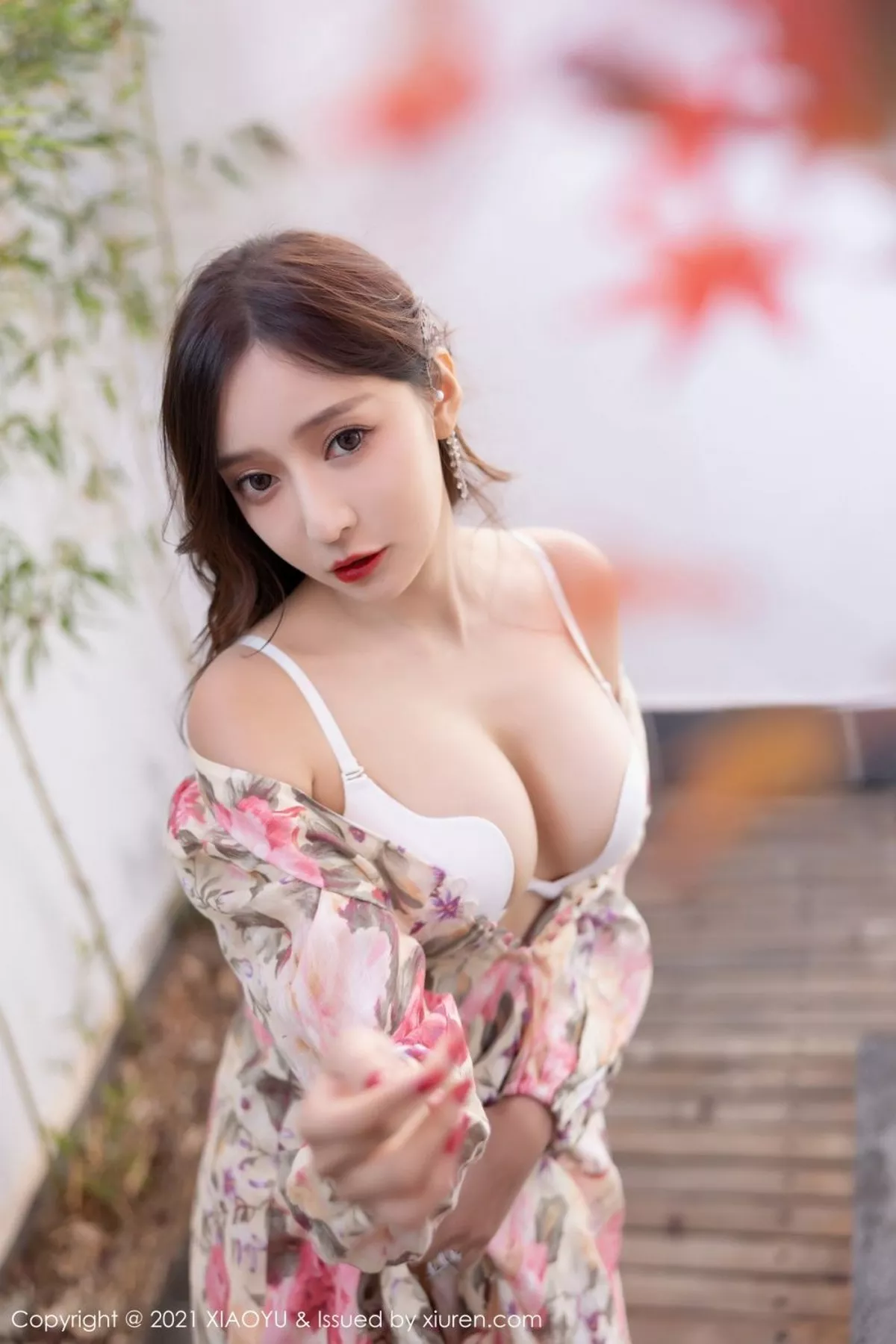 [XiaoYu画语界]Vol.682_女神王馨瑶yanni云南心愿旅拍脱花样长裙露精致内衣诱惑写真75P