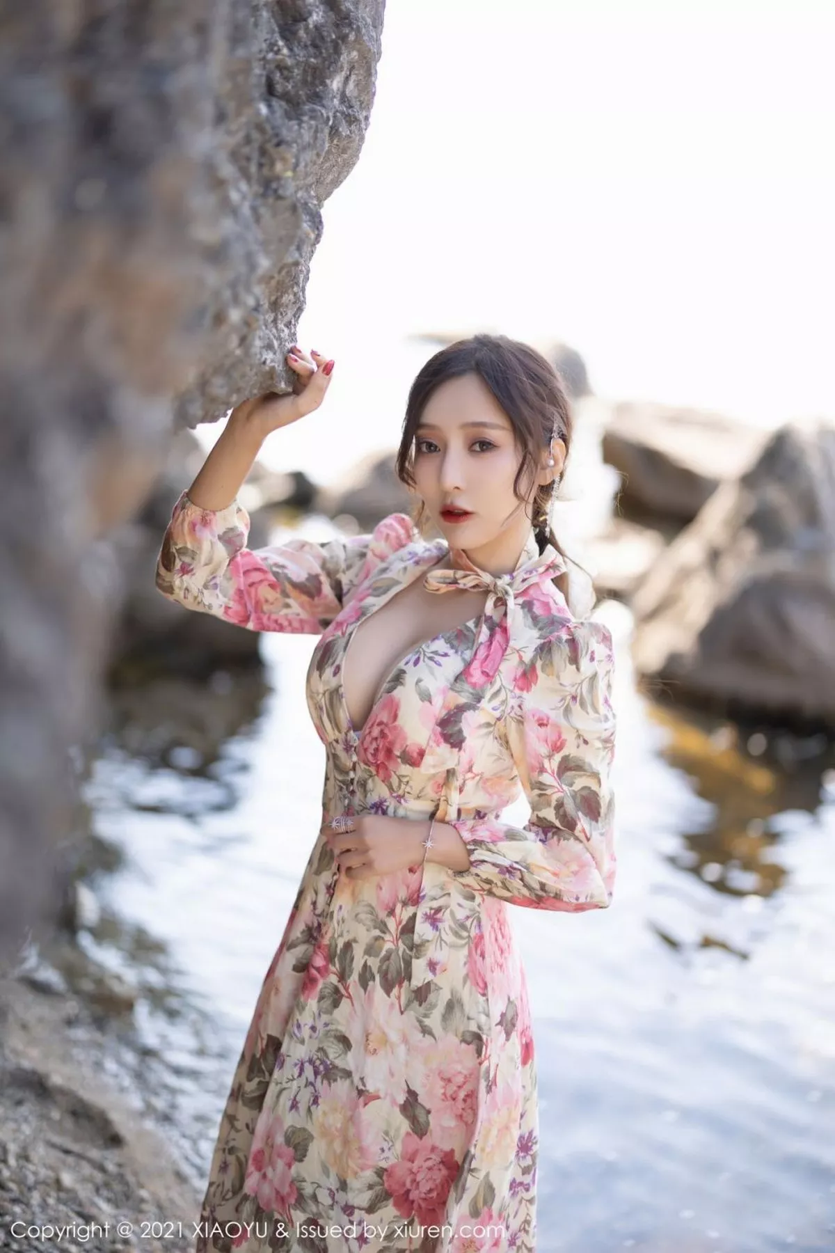 [XiaoYu画语界]Vol.682_女神王馨瑶yanni云南心愿旅拍脱花样长裙露精致内衣诱惑写真75P