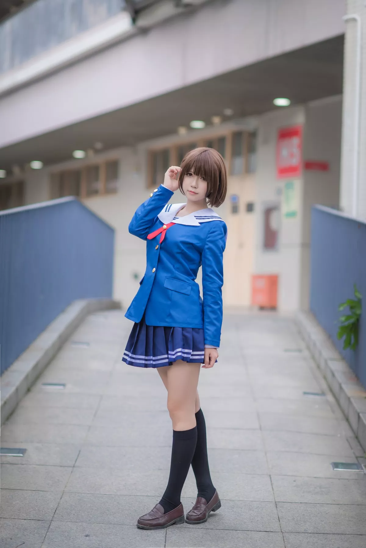 网红coser白金Saki校园JK美丝校服主题户外性感百褶裙露美腿迷人诱惑写真29P