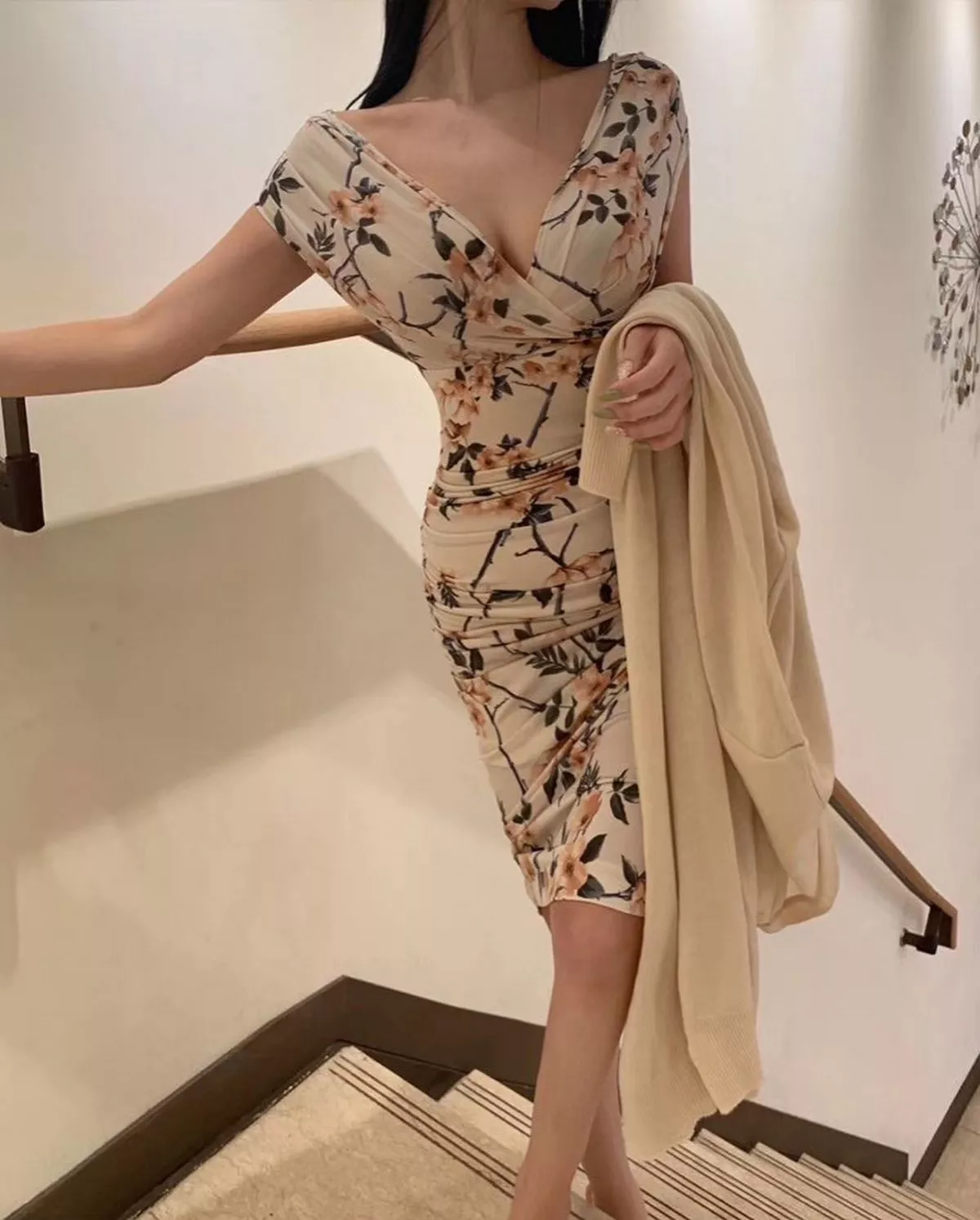 网络美女薇薇微信朋友圈资源合集私房性感连身裙系列秀魔鬼身材迷人诱惑写真297P