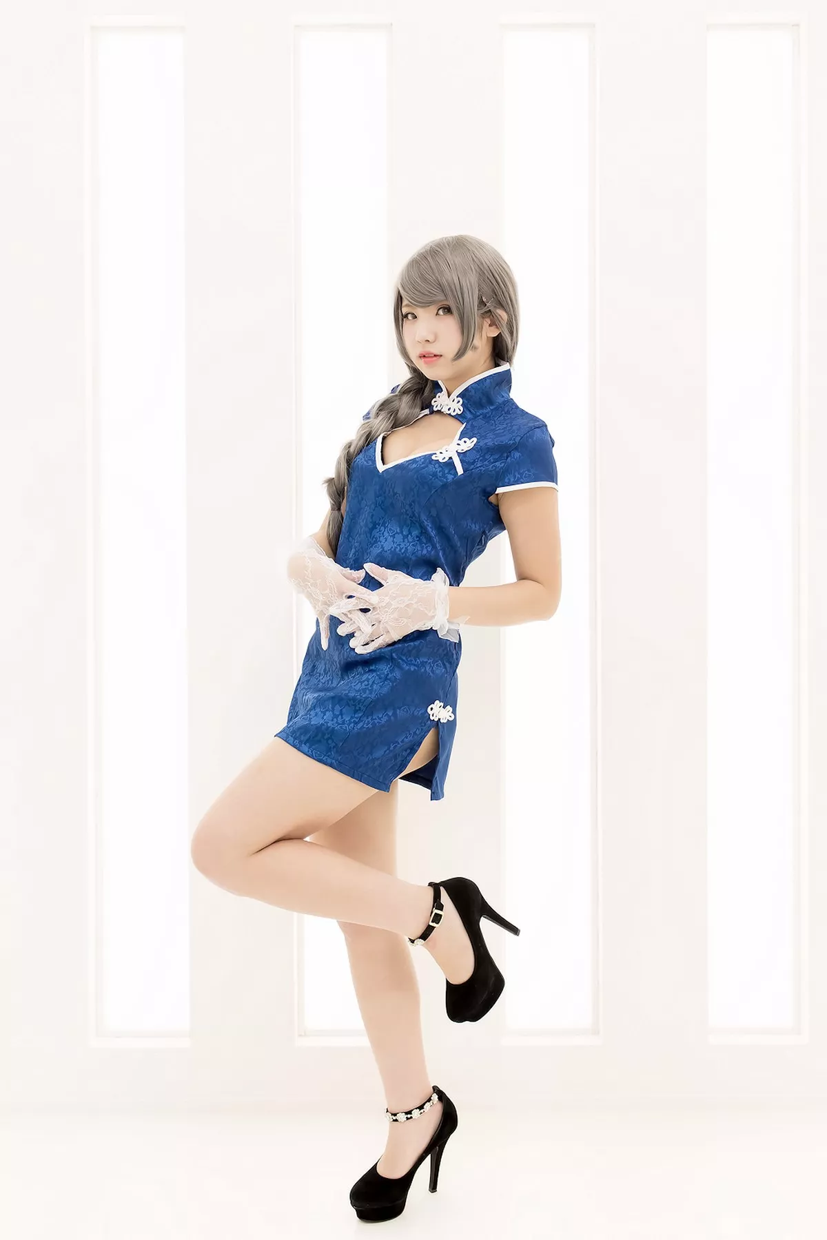 网络美女中華娘娘青花瓷旗袍主题私房性感低胸高开旗袍秀完美身材迷人诱惑写真52P