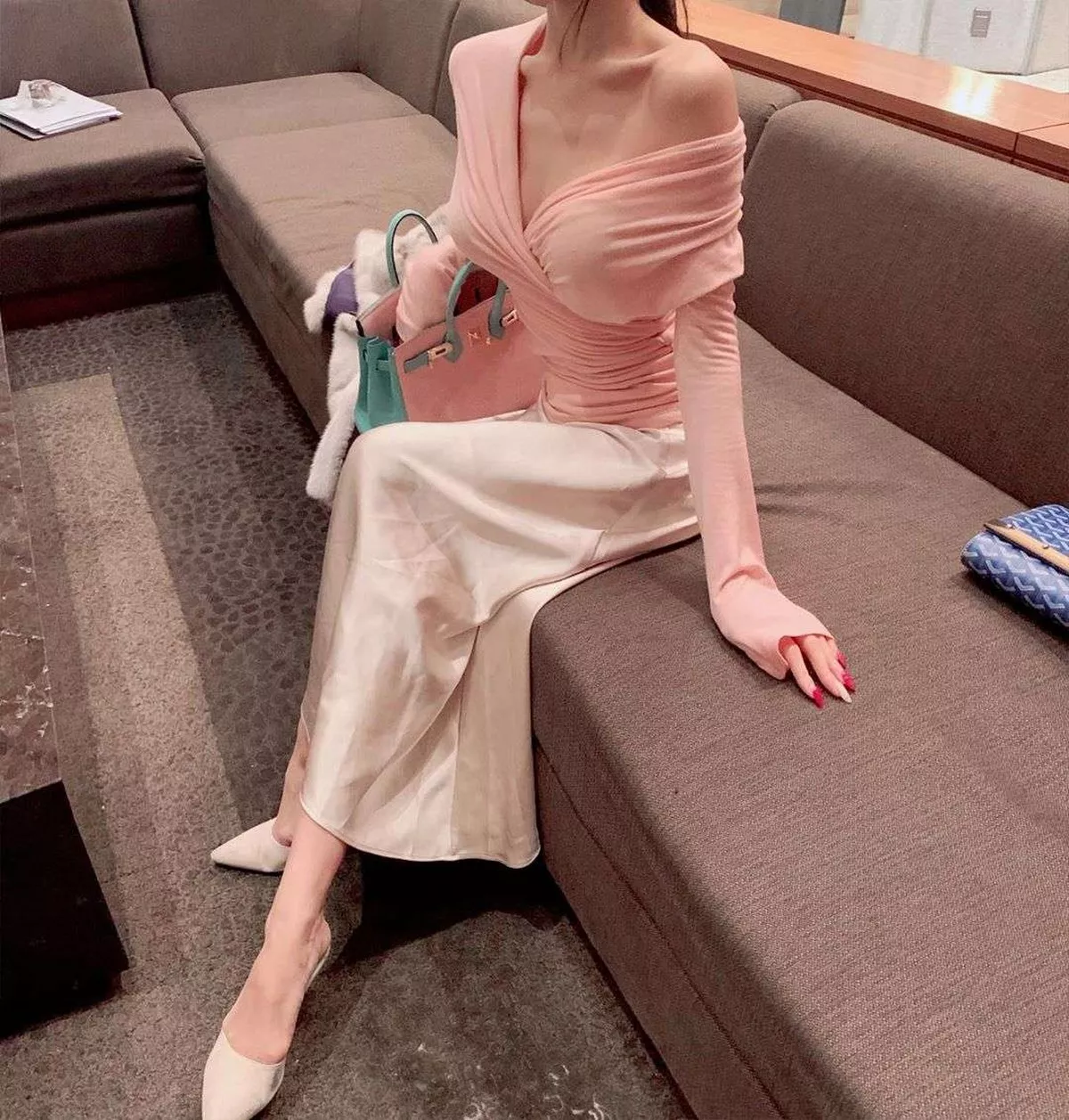 网络美女薇薇微信朋友圈资源合集私房性感连身裙系列秀魔鬼身材迷人诱惑写真297P