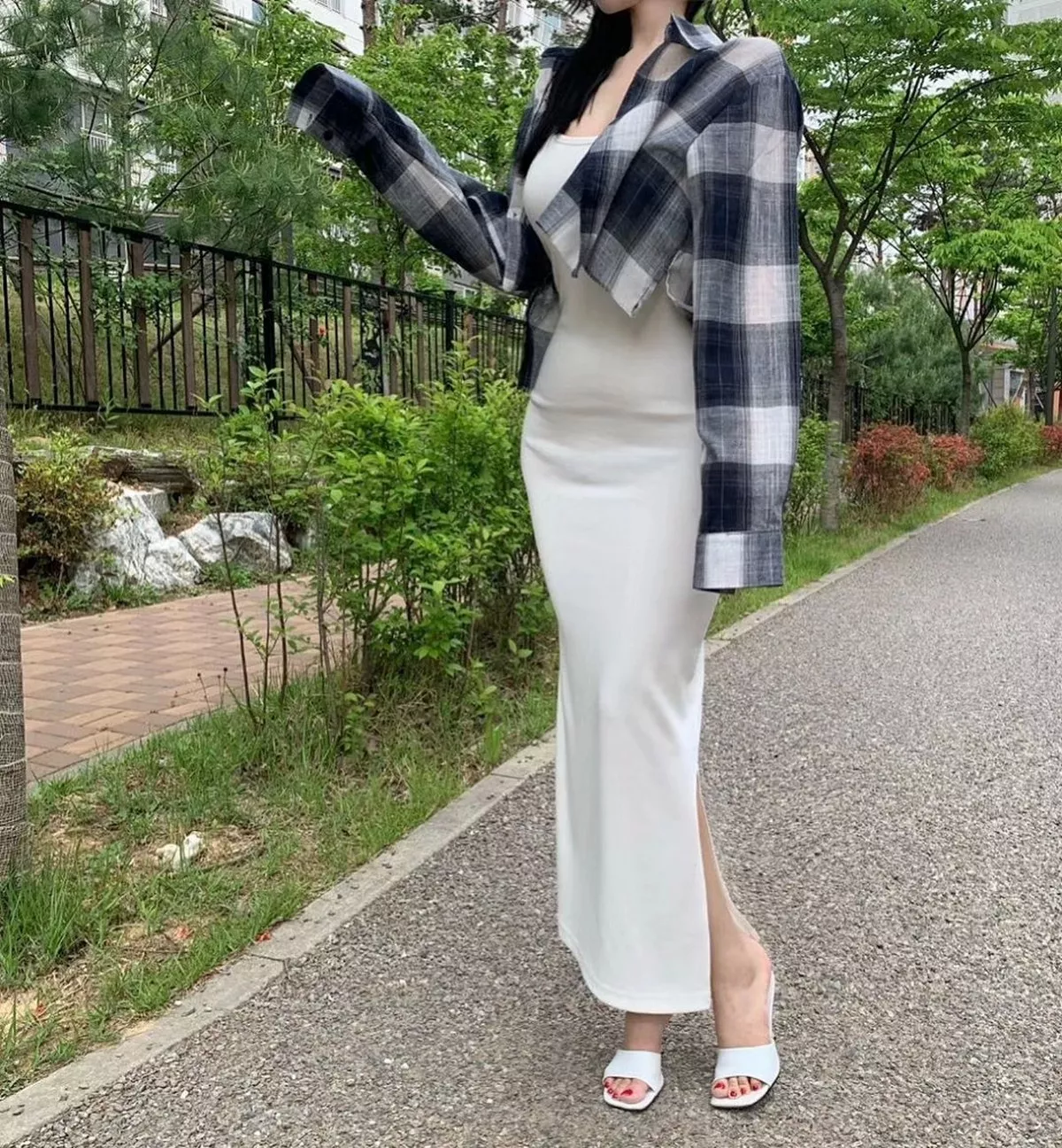网络美女薇薇微信朋友圈资源合集私房性感连身裙系列秀魔鬼身材迷人诱惑写真297P