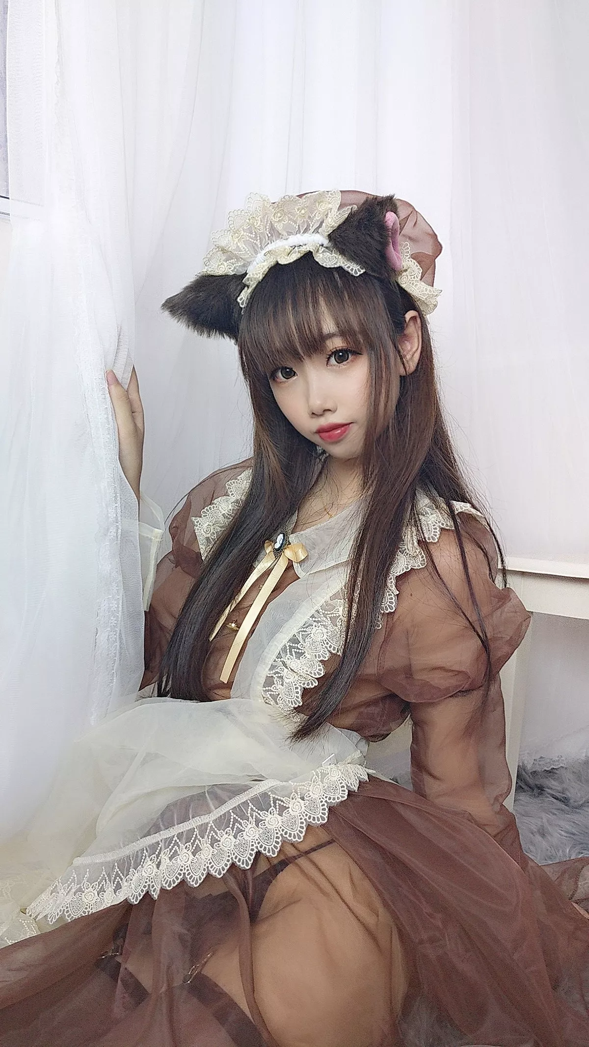Coser小姐姐雪琪透明女仆主题私房性感薄纱女仆装配黑丝吊袜秀美腿诱惑写真43P
