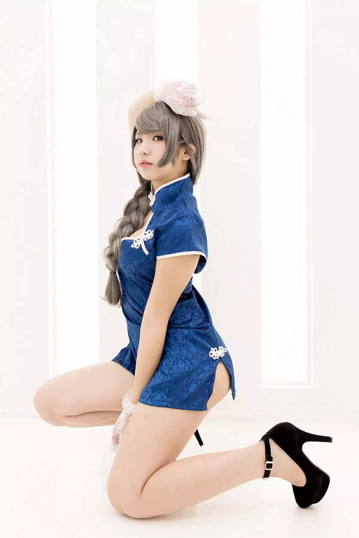 网络美女中華娘娘青花瓷旗袍主题私房性感低胸高开旗袍秀完美身材迷人诱惑写真52P