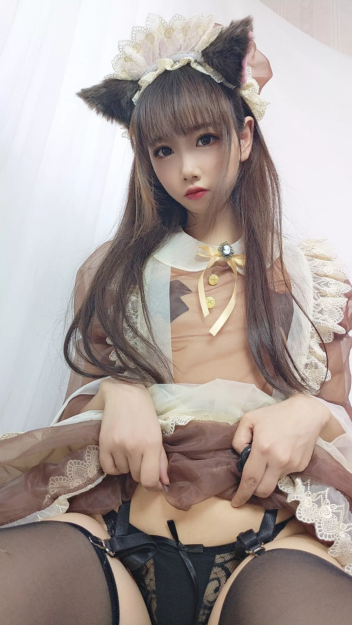 Coser小姐姐雪琪透明女仆主题私房性感薄纱女仆装配黑丝吊袜秀美腿诱惑写真43P