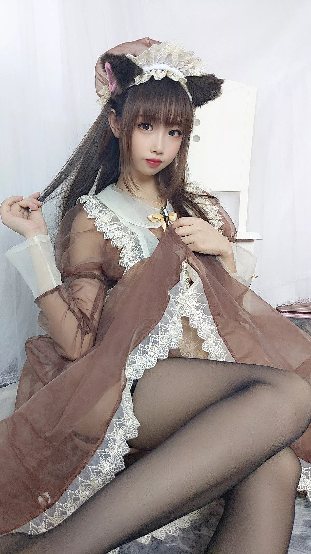 Coser小姐姐雪琪透明女仆主题私房性感薄纱女仆装配黑丝吊袜秀美腿诱惑写真43P