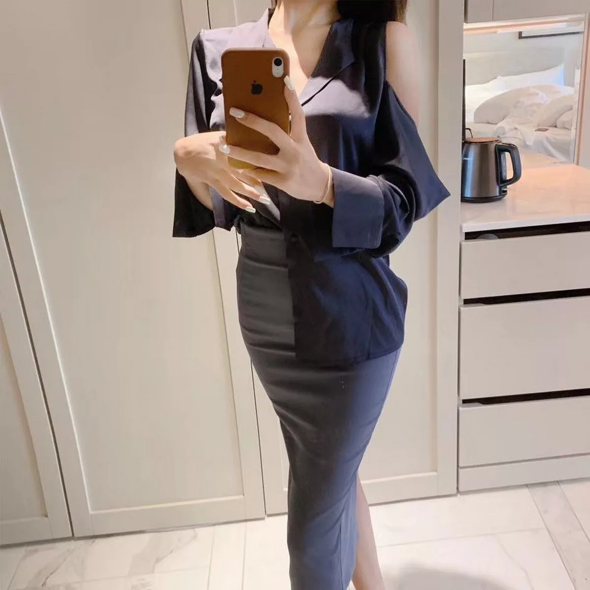 网络美女薇薇微信朋友圈资源合集私房性感连身裙系列秀魔鬼身材迷人诱惑写真297P