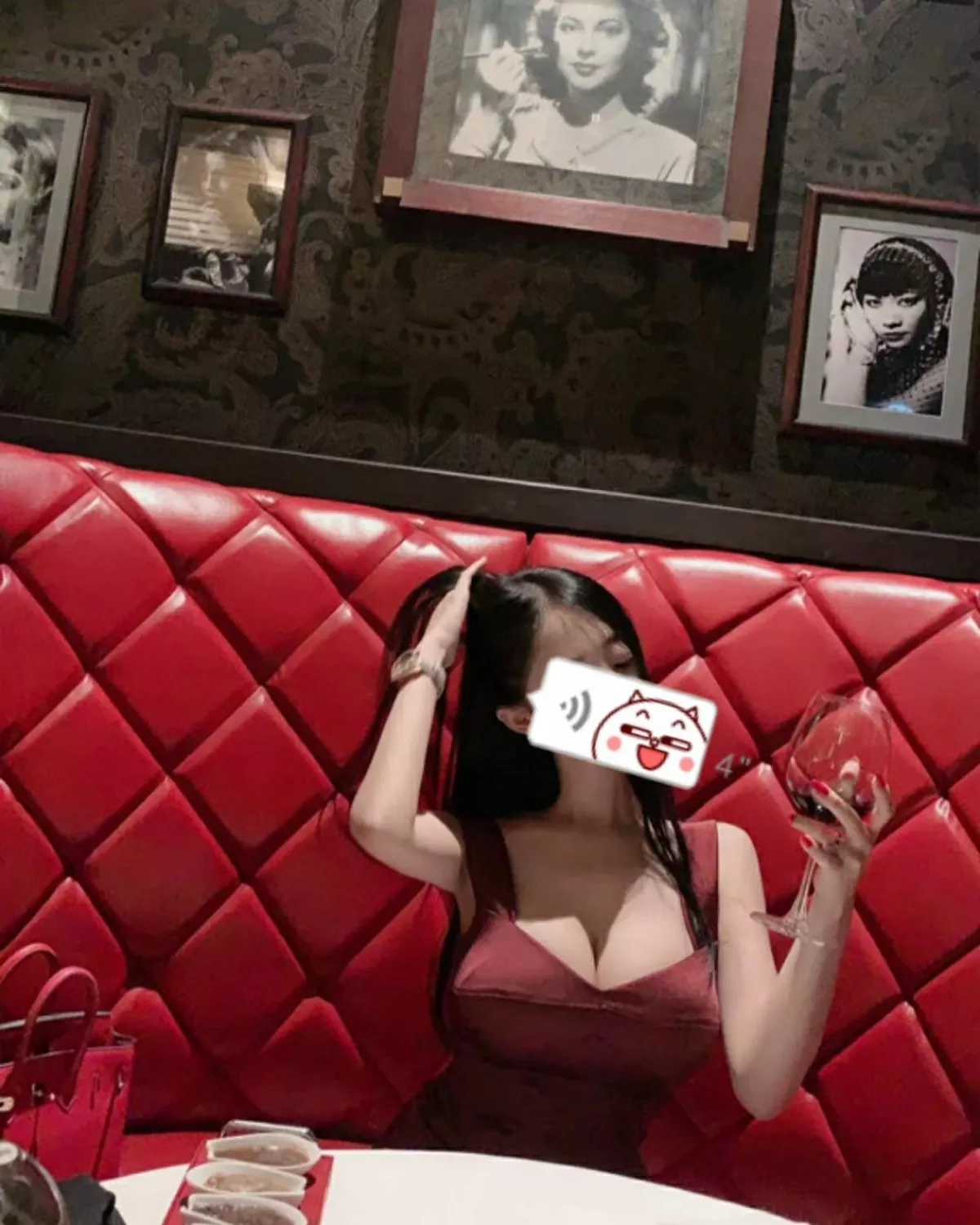 网络美女薇薇微信朋友圈资源合集私房性感连身裙系列秀魔鬼身材迷人诱惑写真297P