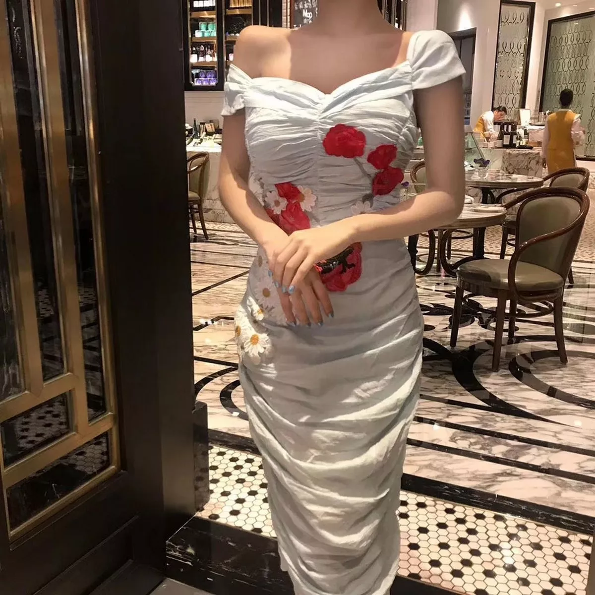 网络美女薇薇微信朋友圈资源合集私房性感连身裙系列秀魔鬼身材迷人诱惑写真297P