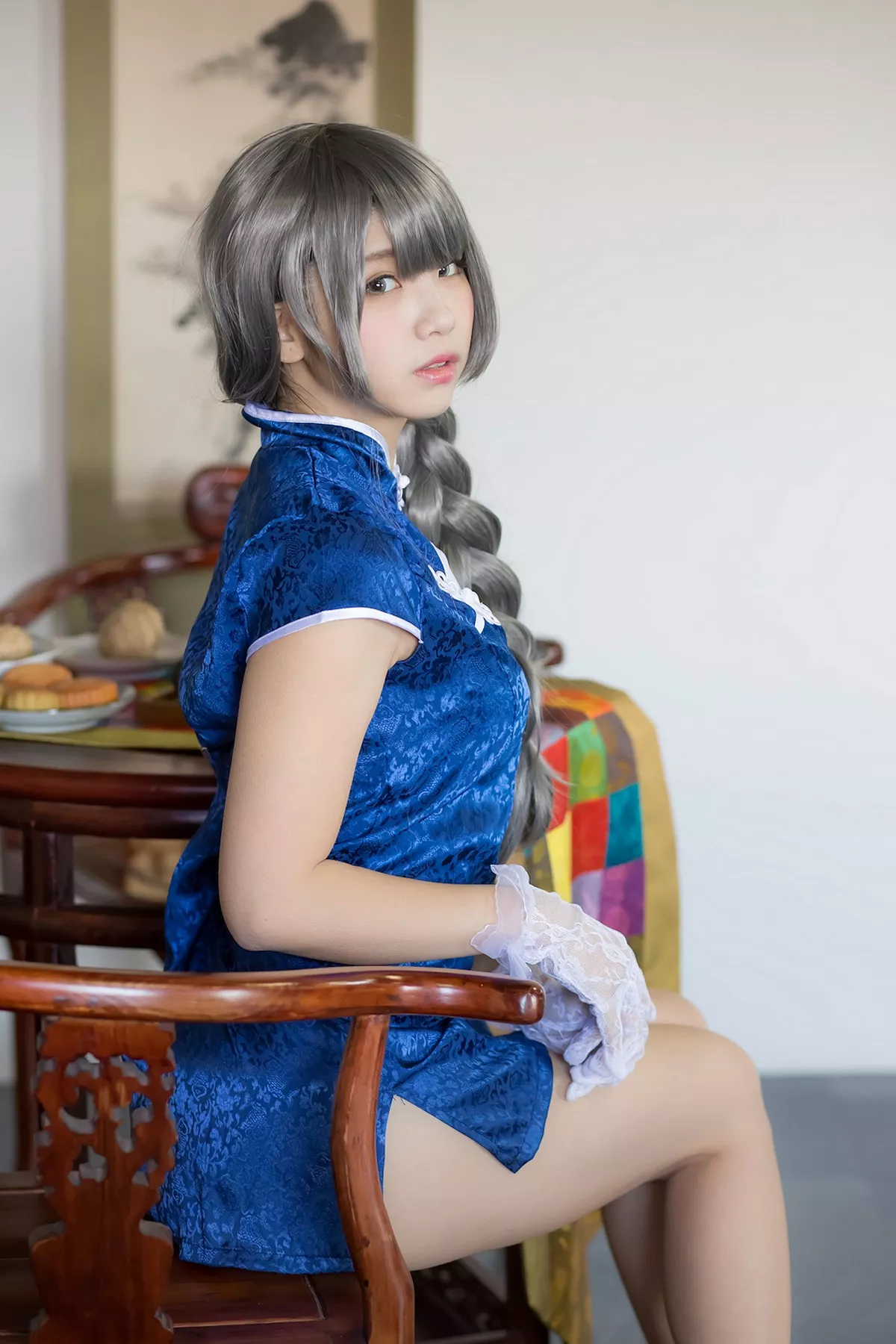 网络美女中華娘娘青花瓷旗袍主题私房性感低胸高开旗袍秀完美身材迷人诱惑写真52P