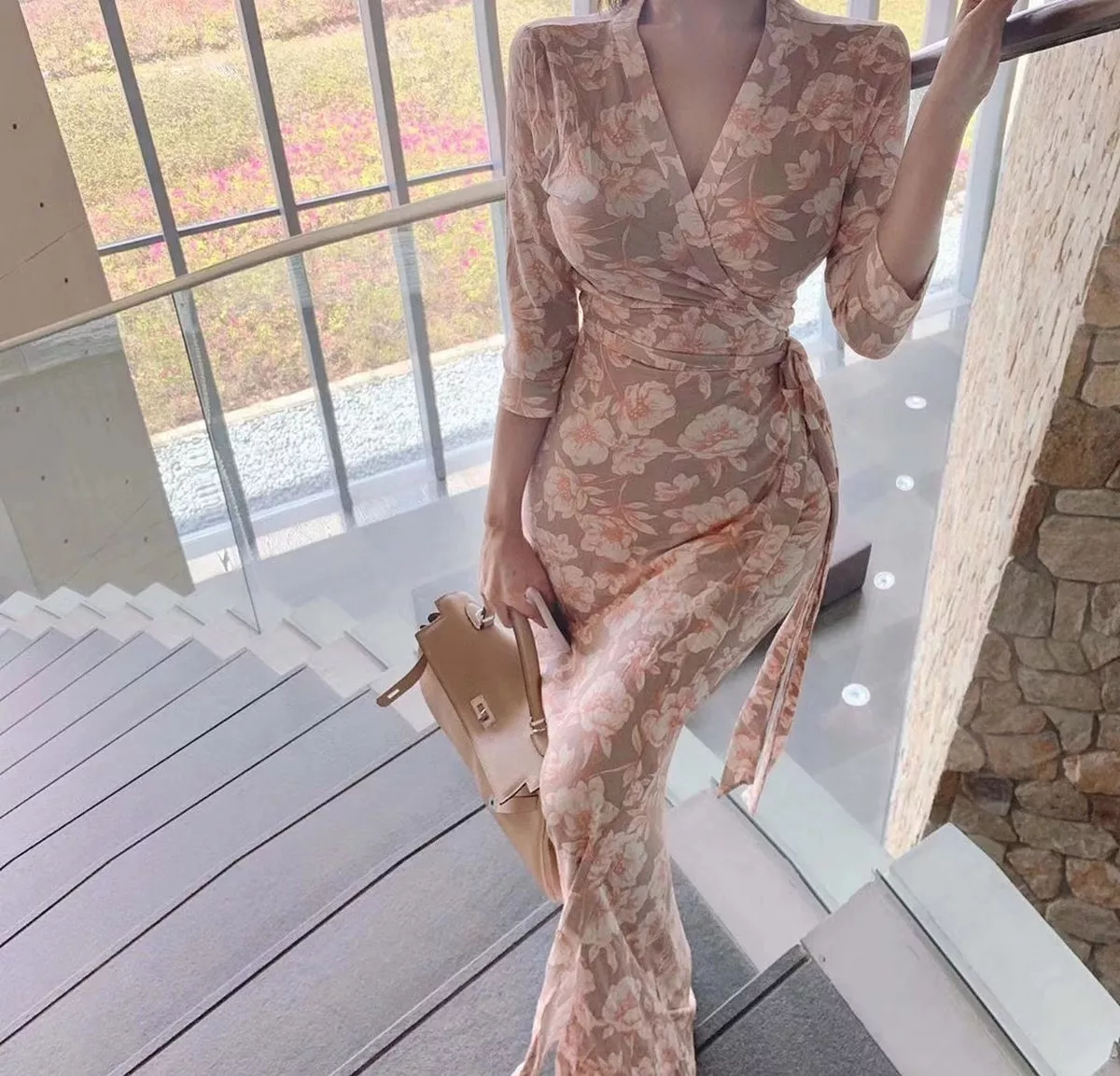 网络美女薇薇微信朋友圈资源合集私房性感连身裙系列秀魔鬼身材迷人诱惑写真297P
