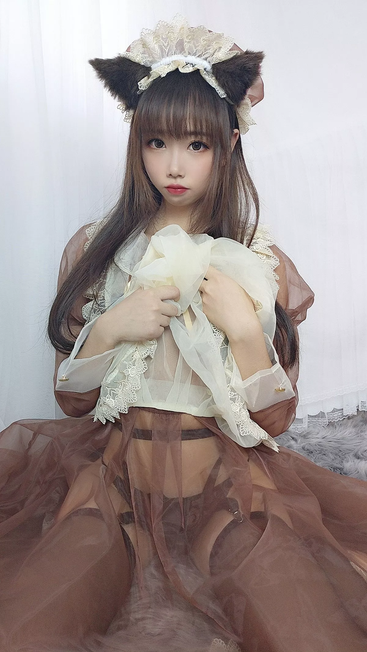 Coser小姐姐雪琪透明女仆主题私房性感薄纱女仆装配黑丝吊袜秀美腿诱惑写真43P