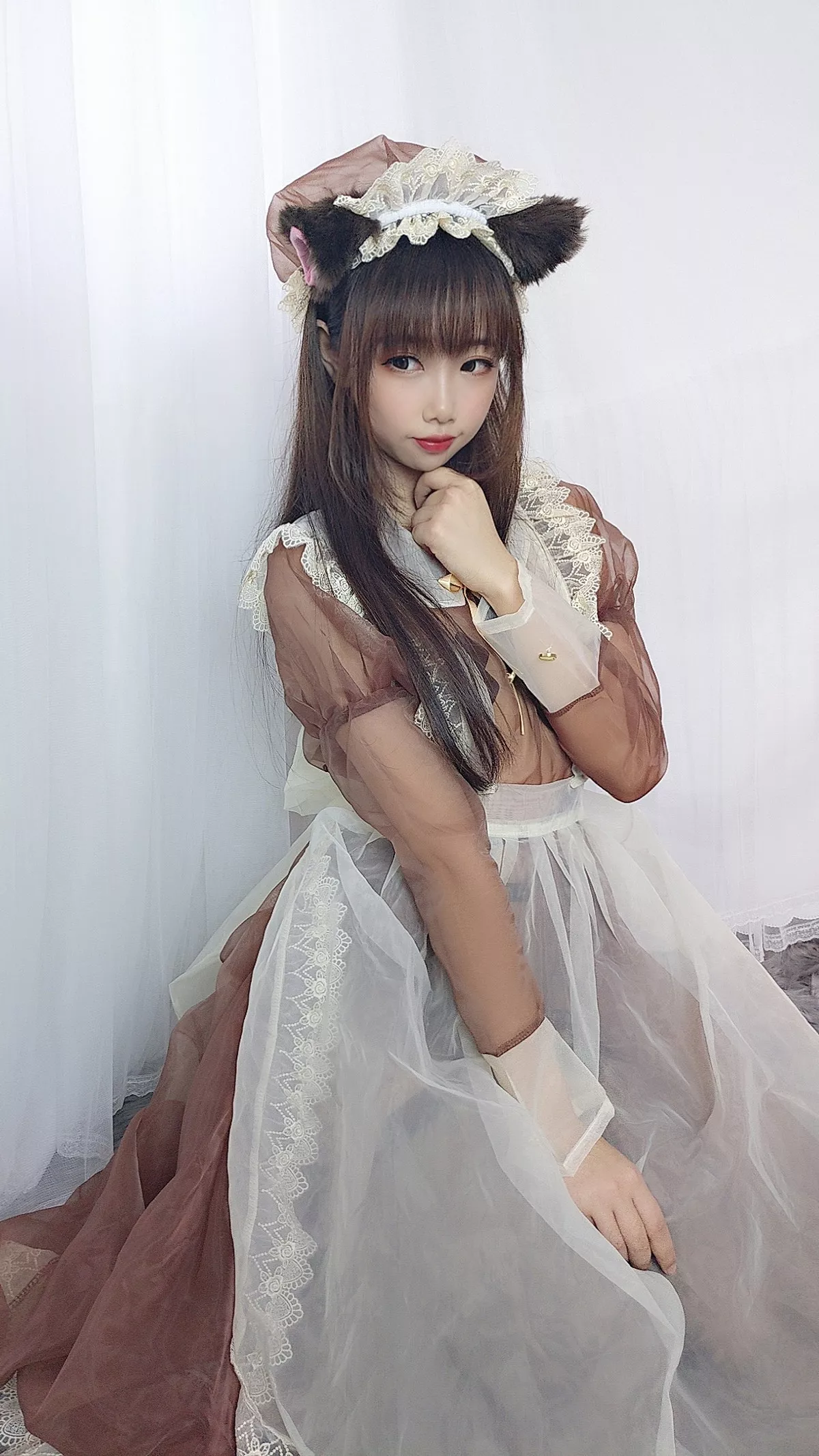 Coser小姐姐雪琪透明女仆主题私房性感薄纱女仆装配黑丝吊袜秀美腿诱惑写真43P