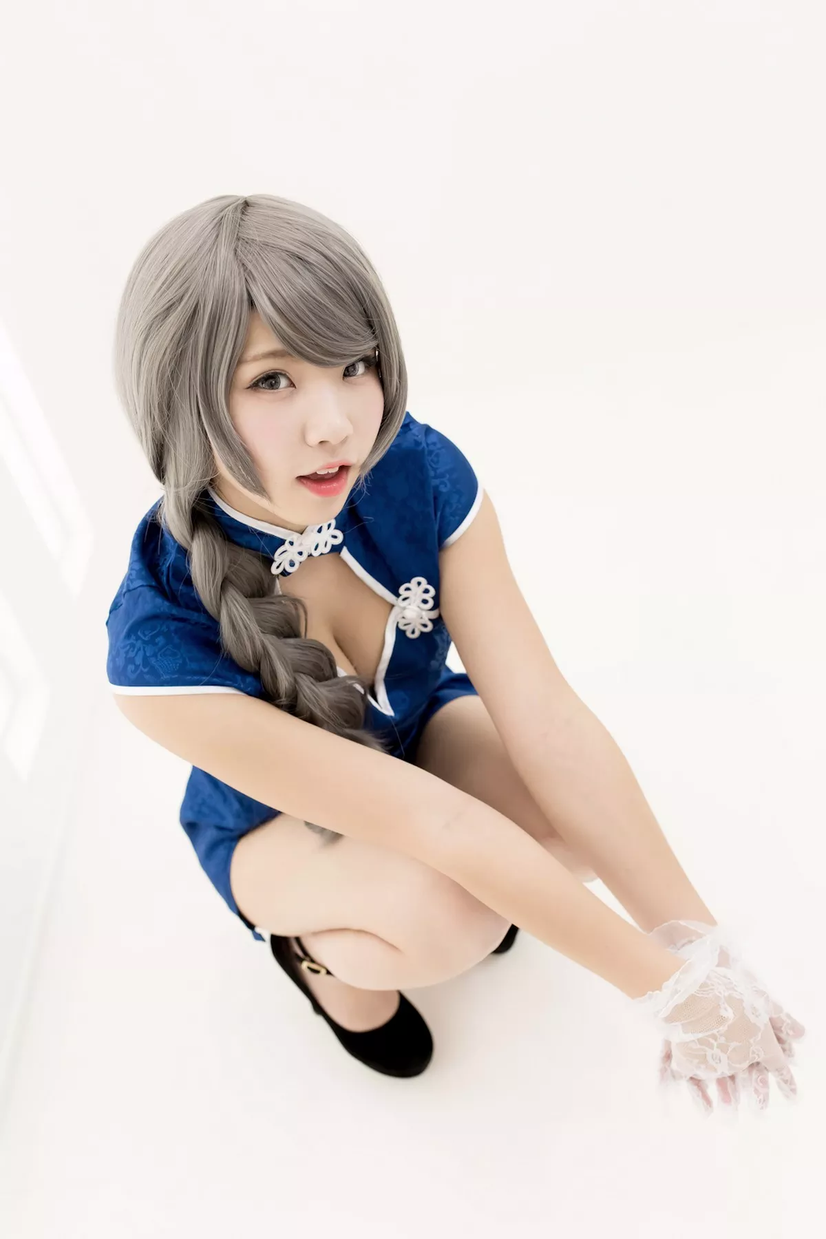 网络美女中華娘娘青花瓷旗袍主题私房性感低胸高开旗袍秀完美身材迷人诱惑写真52P