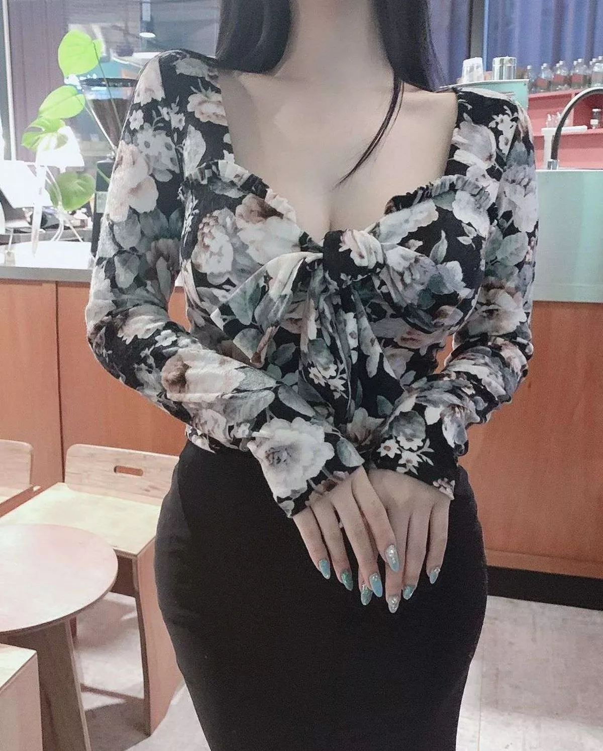 网络美女薇薇微信朋友圈资源合集私房性感连身裙系列秀魔鬼身材迷人诱惑写真297P
