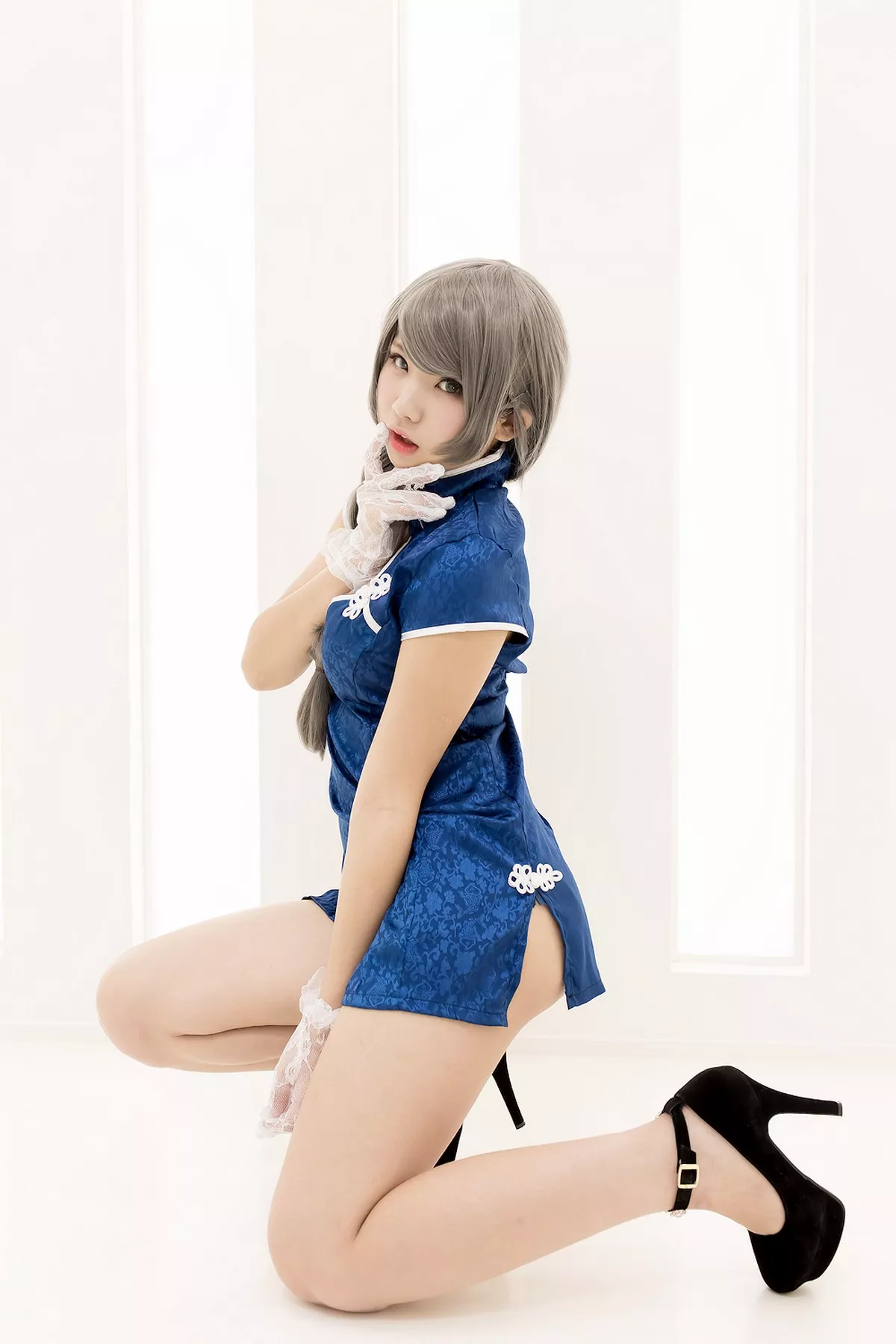 网络美女中華娘娘青花瓷旗袍主题私房性感低胸高开旗袍秀完美身材迷人诱惑写真52P