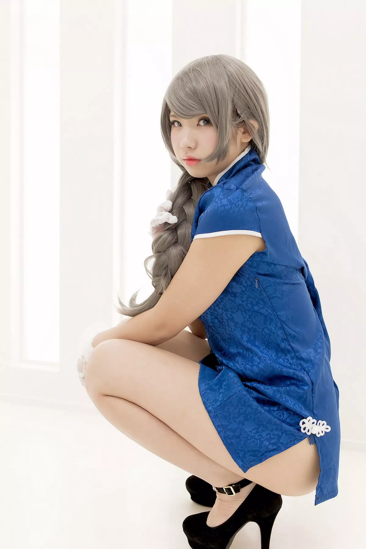 网络美女中華娘娘青花瓷旗袍主题私房性感低胸高开旗袍秀完美身材迷人诱惑写真52P