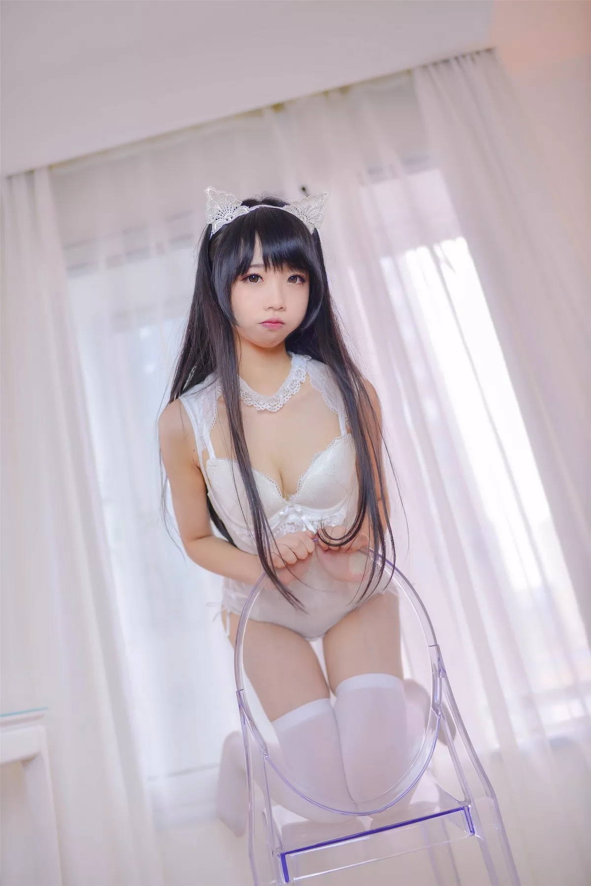 Coser小姐姐雪琪少女白猫主题私房性感白色紧身内衣配白丝袜秀完美身材诱惑写真31P