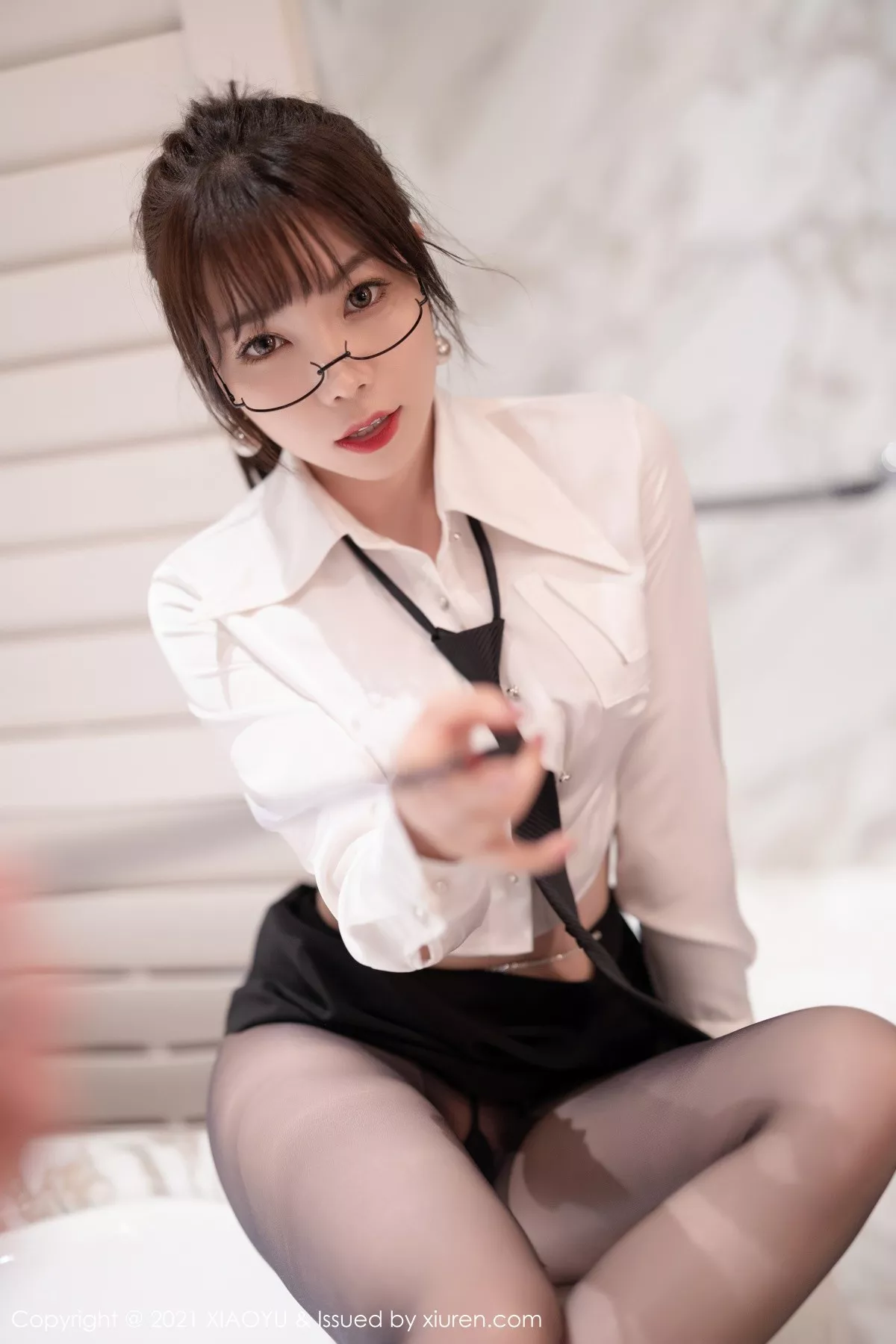 [XiaoYu画语界]Vol.684_女神芝芝Booty教师角色主题性感白T配超薄黑丝裤袜诱惑写真98P