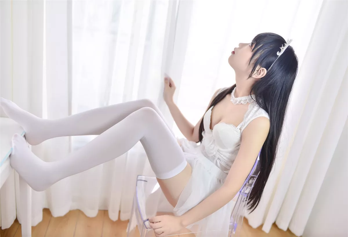 Coser小姐姐雪琪少女白猫主题私房性感白色紧身内衣配白丝袜秀完美身材诱惑写真31P