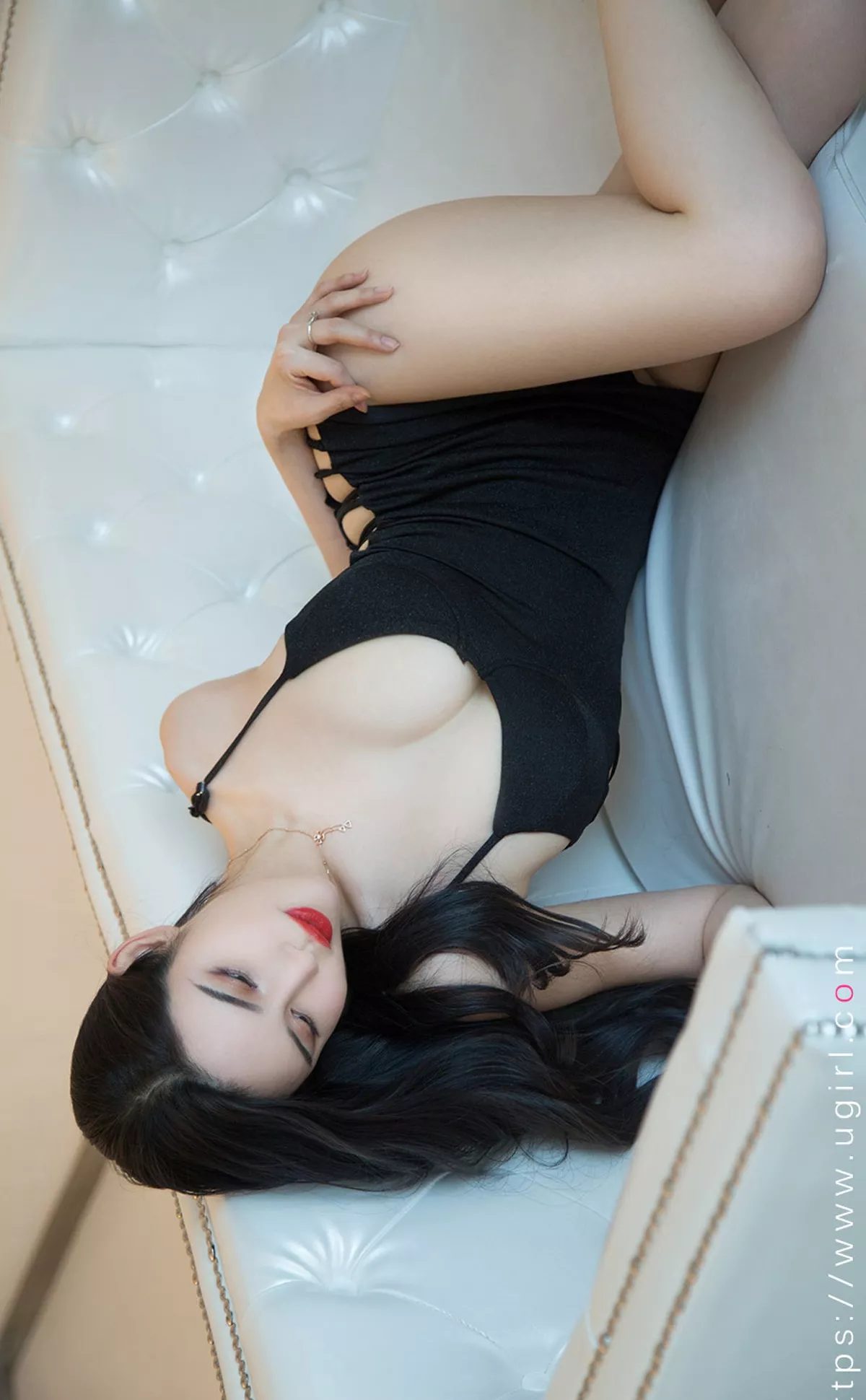 [Ugirls爱尤物]No.2237_模特林诺晗私房性感黑色服饰低胸高叉秀惹火身材撩人诱惑写真35P