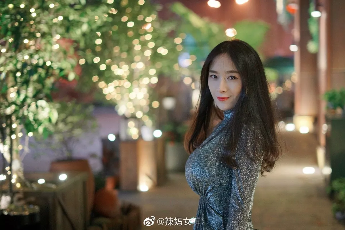 网络美女辣妈女神微信朋友圈资源主题户外性感服饰系列秀完美身材迷人诱惑写真150P
