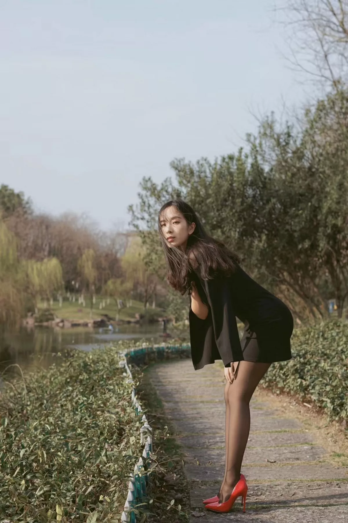 网络美女辣妈女神微信朋友圈资源主题户外性感服饰系列秀完美身材迷人诱惑写真150P