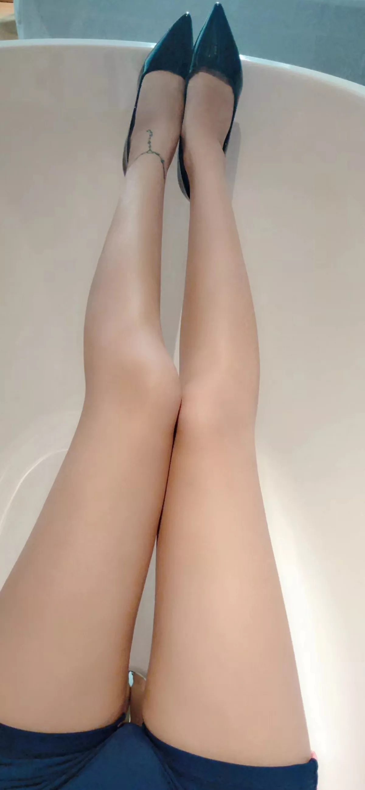 网络美女辣妈女神微信朋友圈资源主题户外性感服饰系列秀完美身材迷人诱惑写真150P