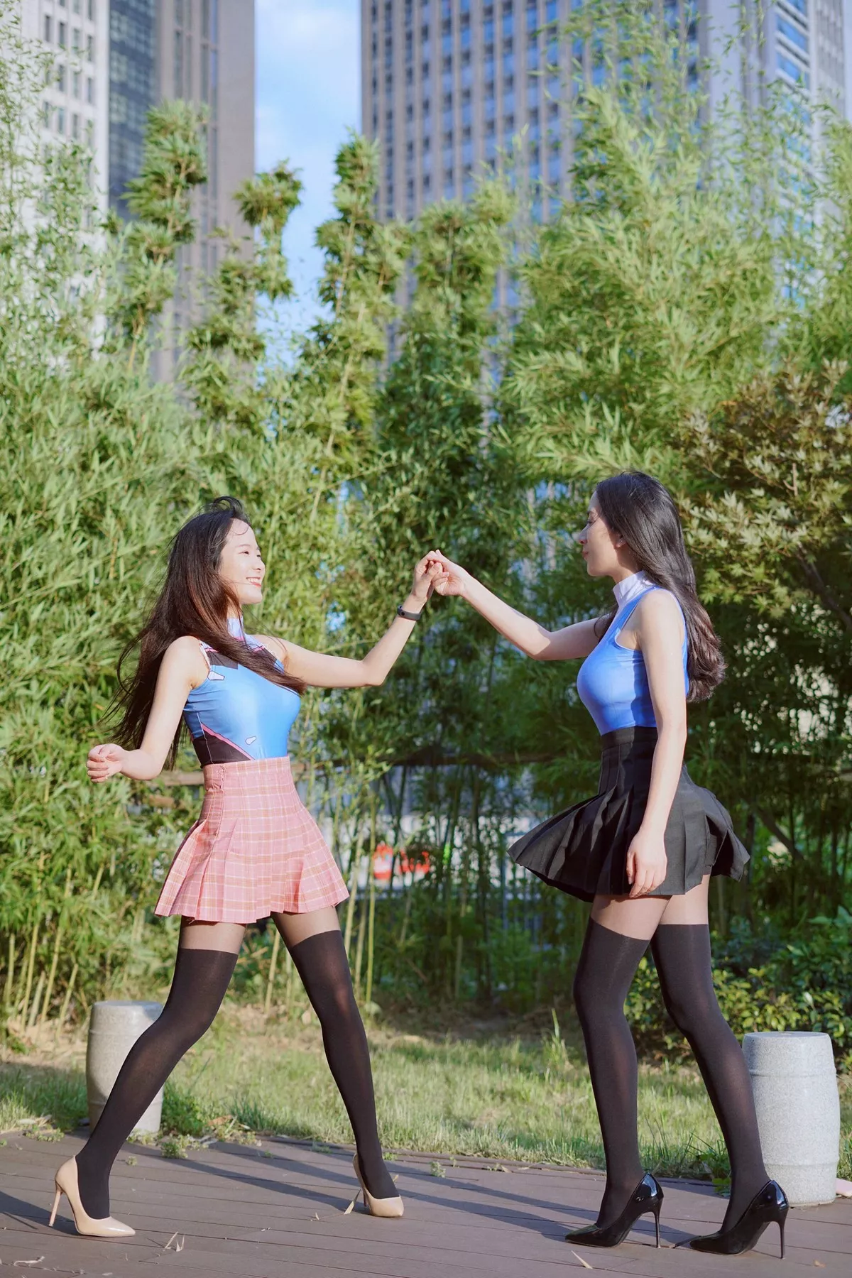 网络美女辣妈女神微信朋友圈资源主题户外性感服饰系列秀完美身材迷人诱惑写真150P