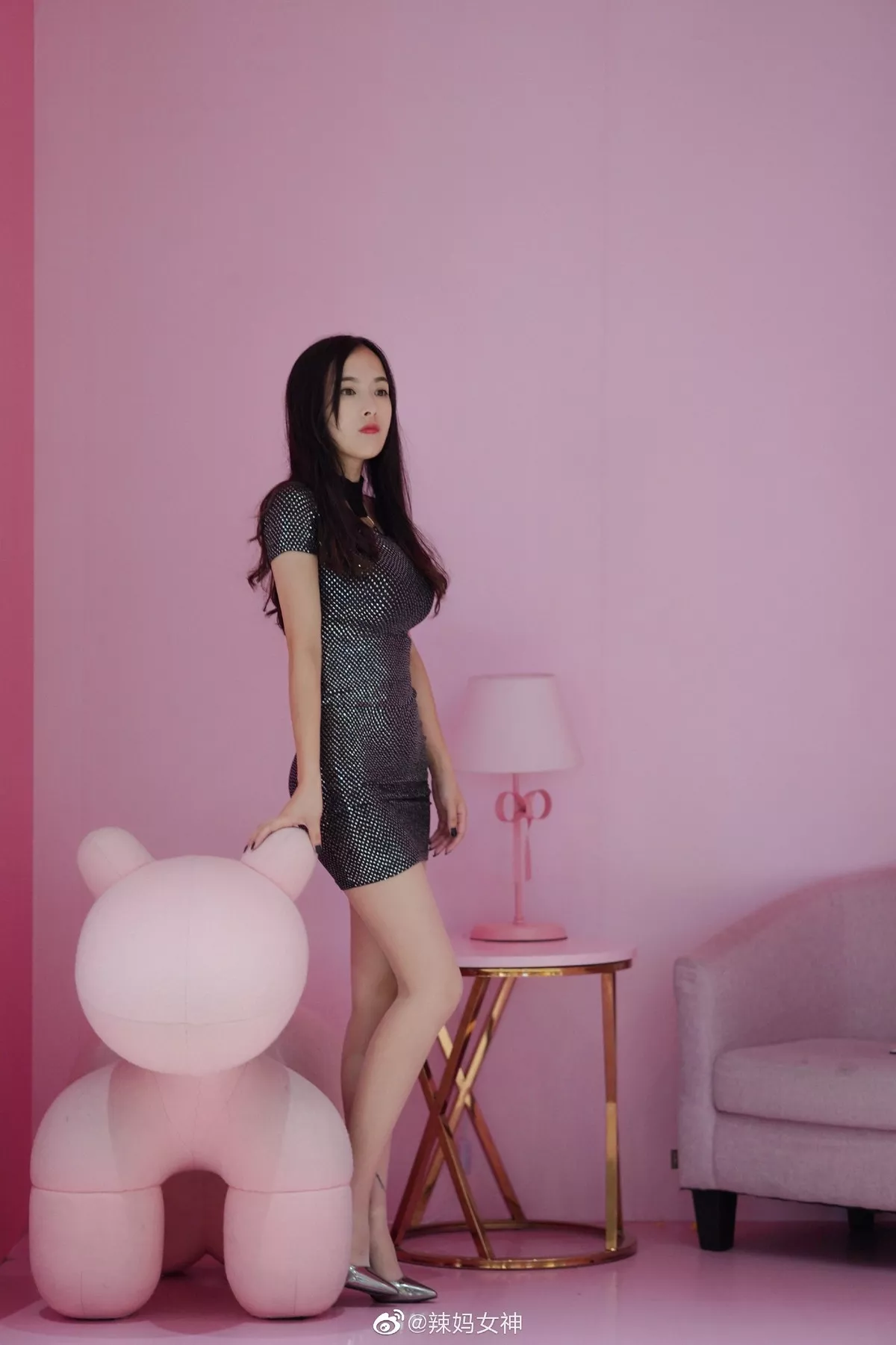 网络美女辣妈女神微信朋友圈资源主题户外性感服饰系列秀完美身材迷人诱惑写真150P
