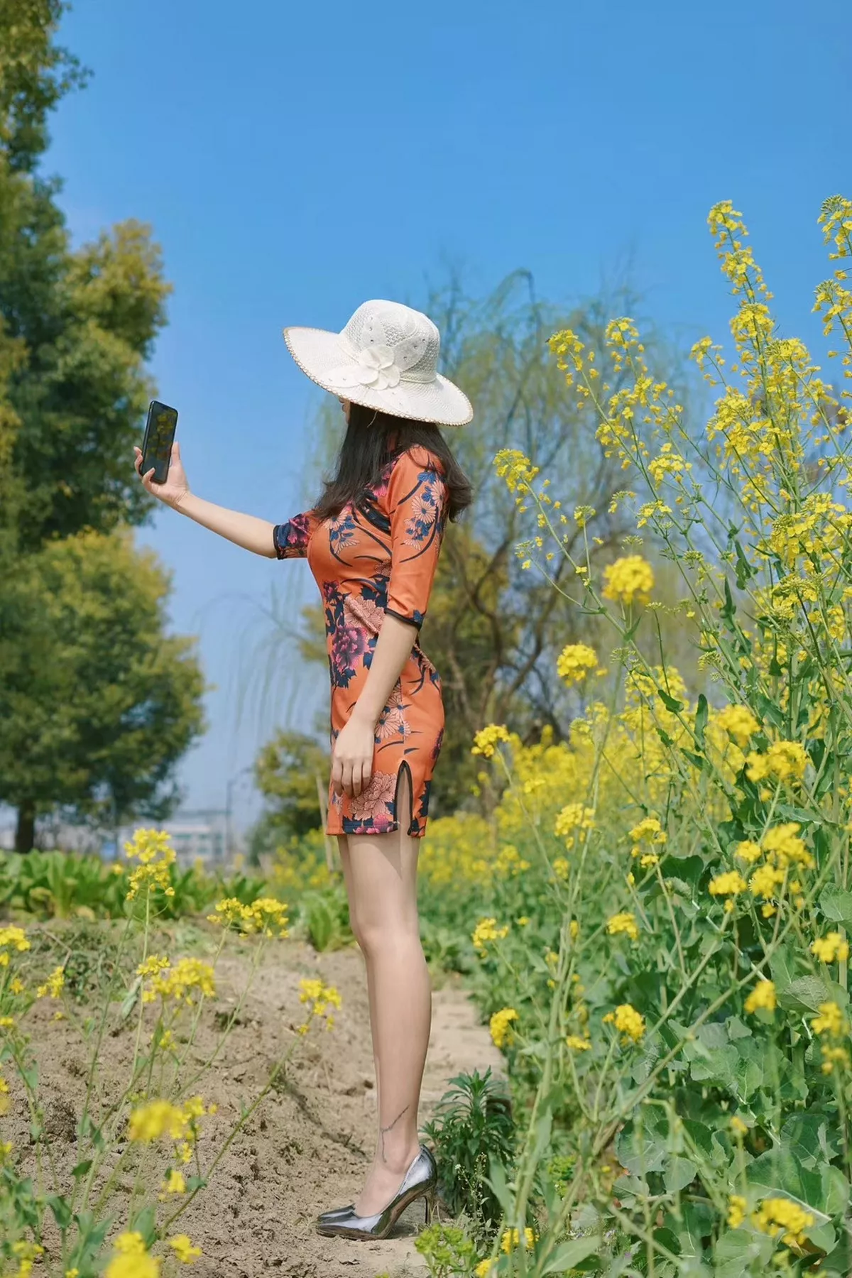 网络美女辣妈女神微信朋友圈资源主题户外性感服饰系列秀完美身材迷人诱惑写真150P