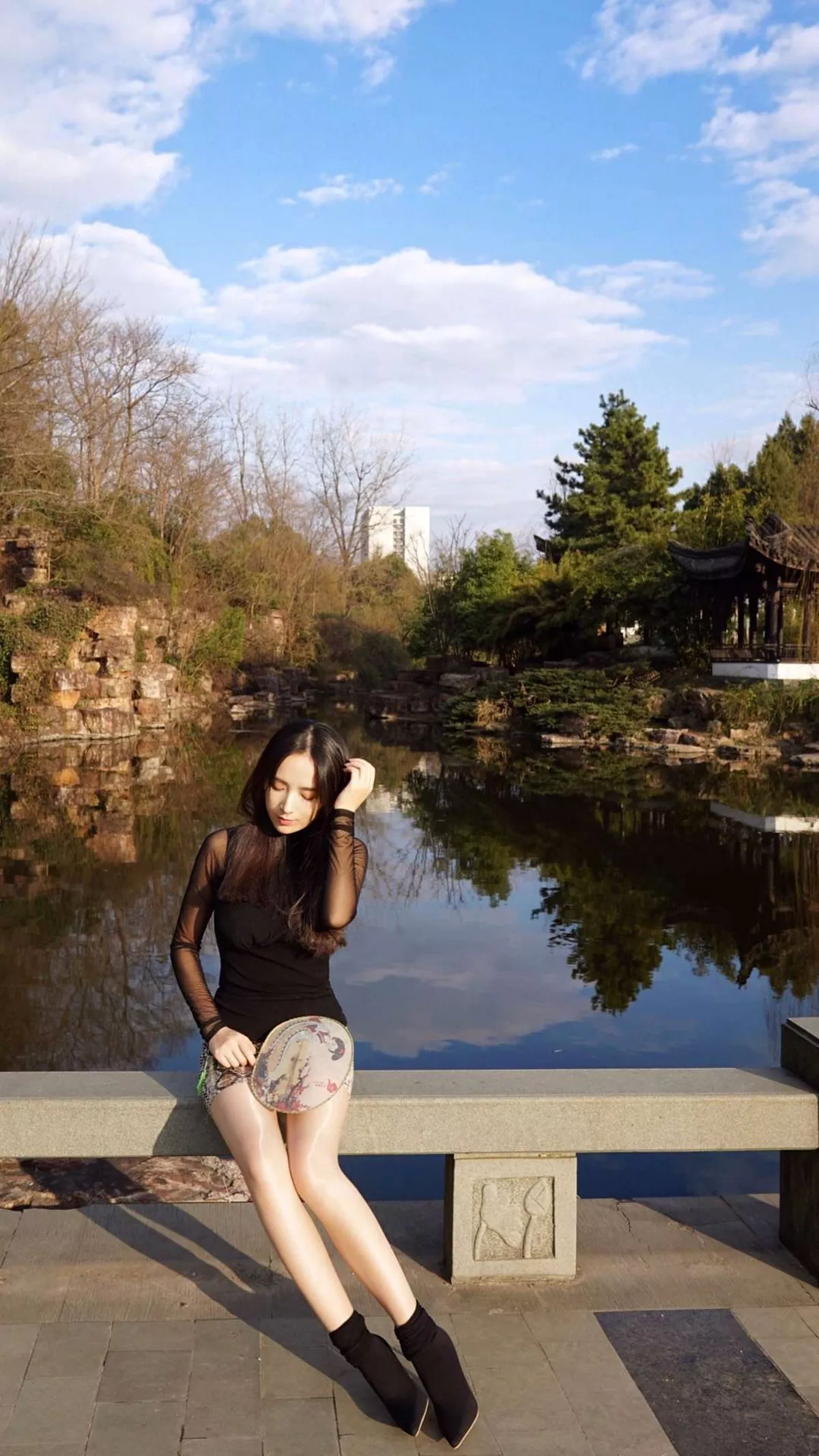 网络美女辣妈女神微信朋友圈资源主题户外性感服饰系列秀完美身材迷人诱惑写真150P