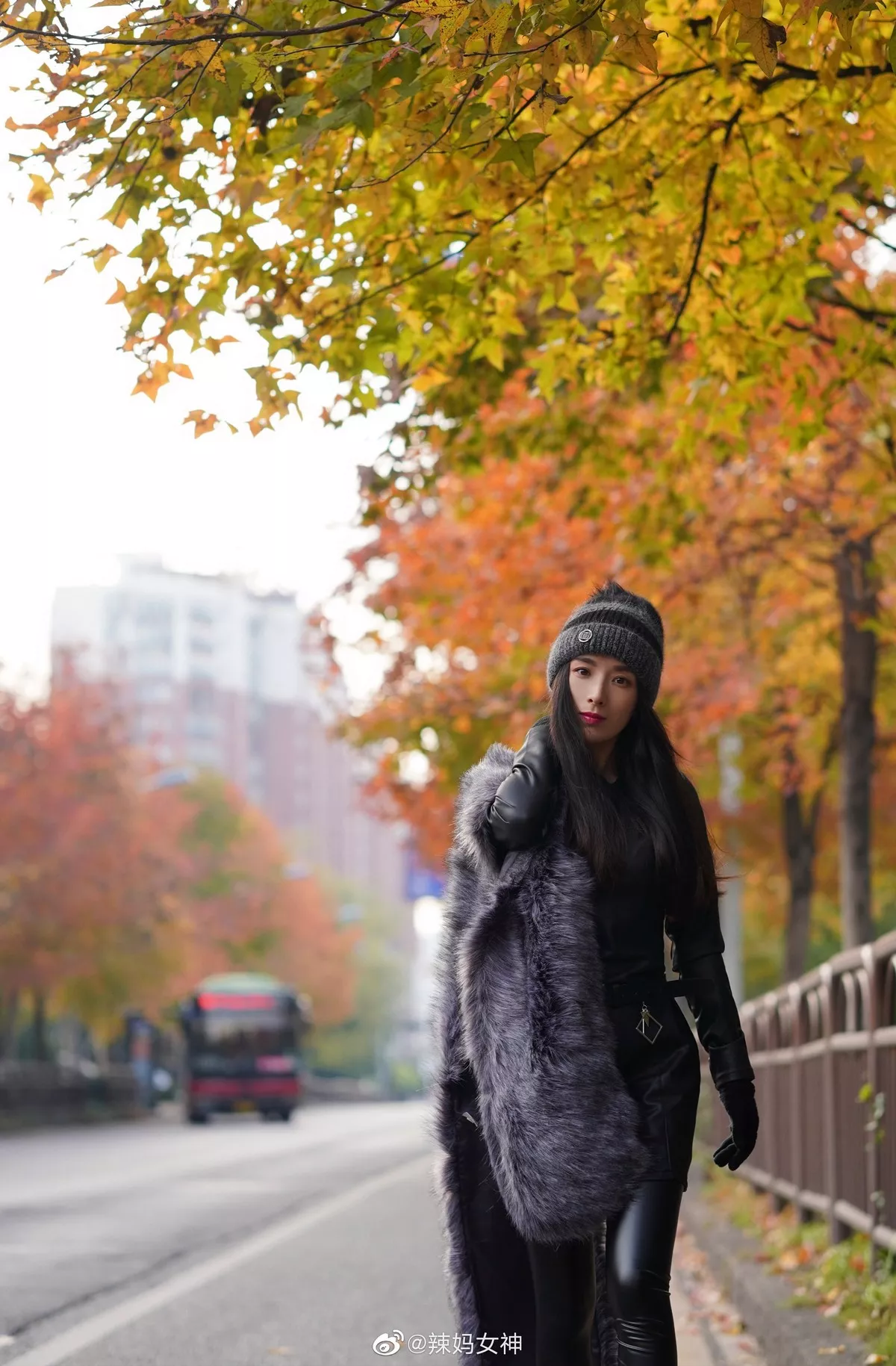 网络美女辣妈女神微信朋友圈资源主题户外性感服饰系列秀完美身材迷人诱惑写真150P