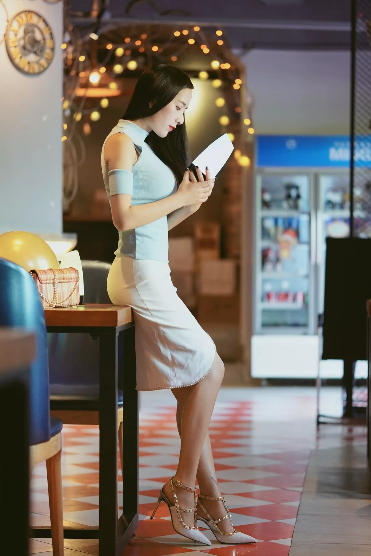 网络美女辣妈女神微信朋友圈资源主题户外性感服饰系列秀完美身材迷人诱惑写真150P