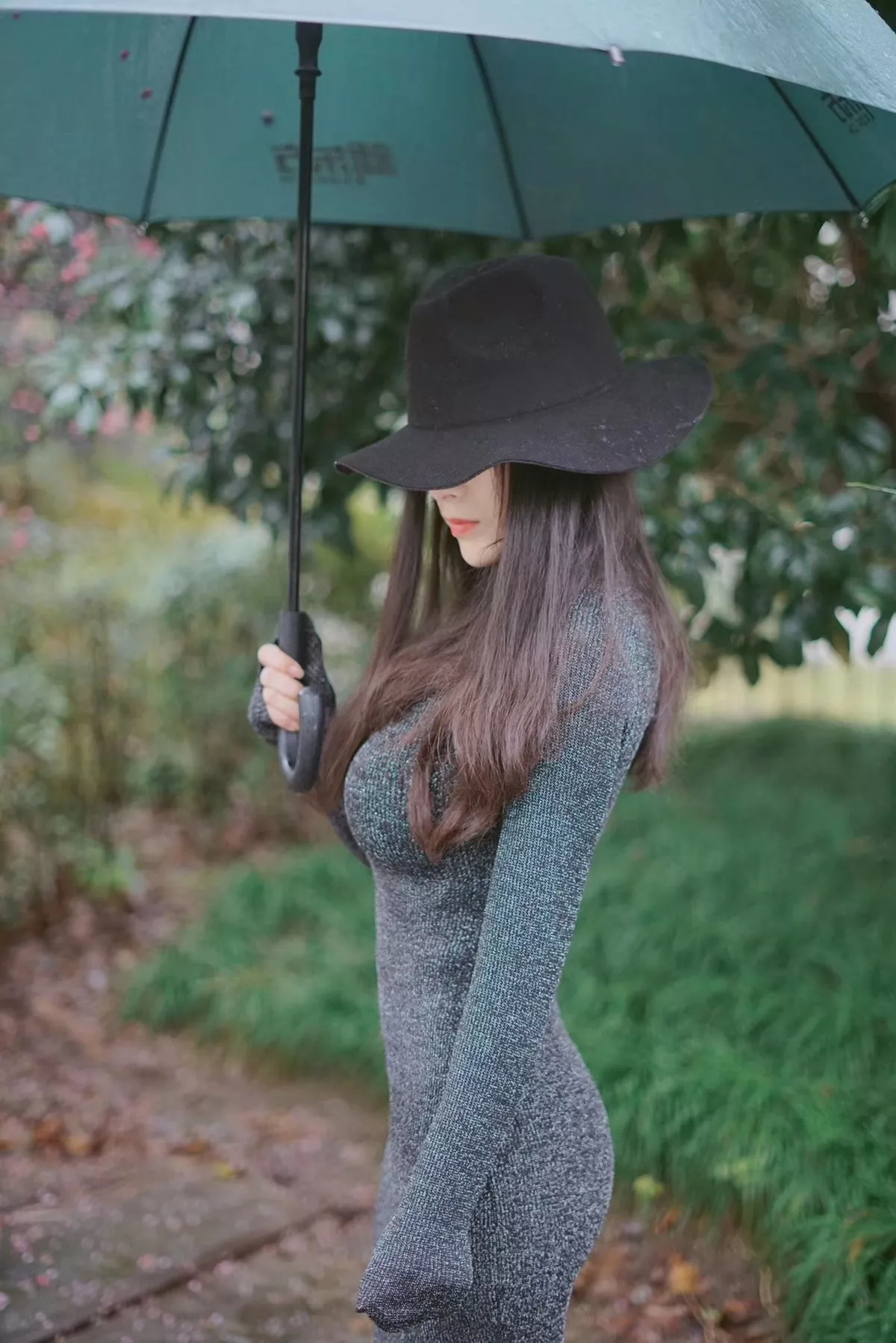 网络美女辣妈女神微信朋友圈资源主题户外性感服饰系列秀完美身材迷人诱惑写真150P
