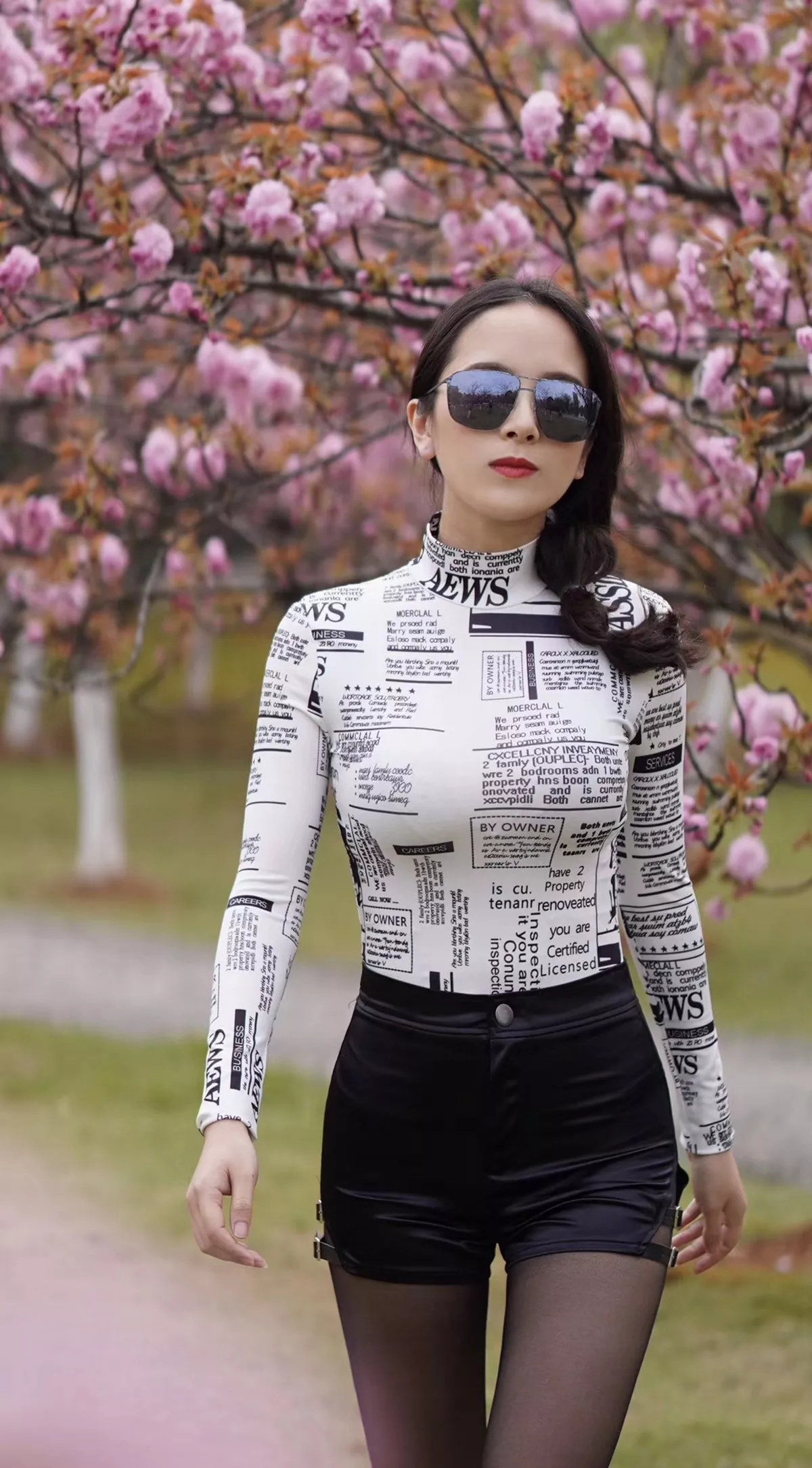 网络美女辣妈女神微信朋友圈资源主题户外性感服饰系列秀完美身材迷人诱惑写真150P