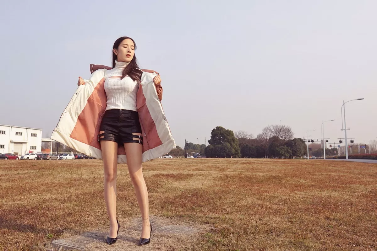 网络美女辣妈女神微信朋友圈资源主题户外性感服饰系列秀完美身材迷人诱惑写真150P