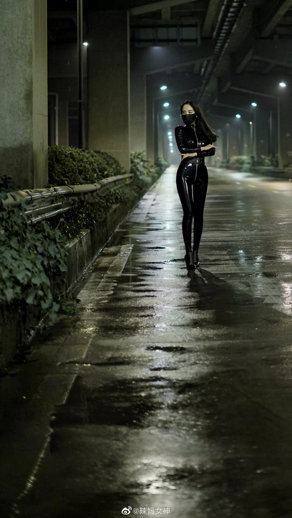 网络美女辣妈女神微信朋友圈资源主题户外性感服饰系列秀完美身材迷人诱惑写真150P