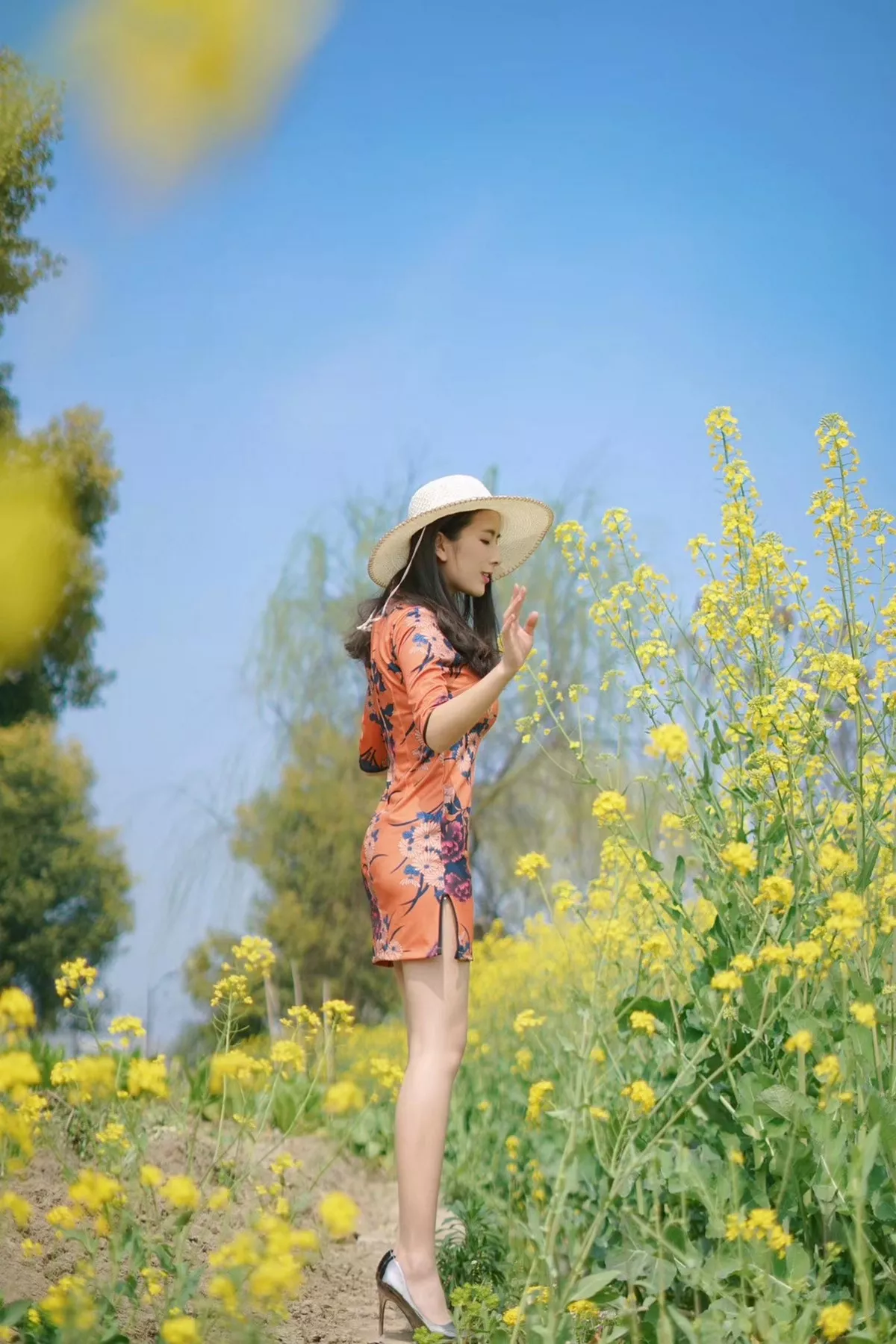 网络美女辣妈女神微信朋友圈资源主题户外性感服饰系列秀完美身材迷人诱惑写真150P