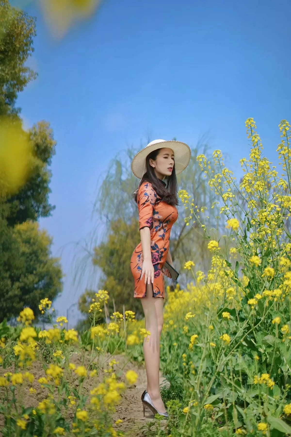 网络美女辣妈女神微信朋友圈资源主题户外性感服饰系列秀完美身材迷人诱惑写真150P