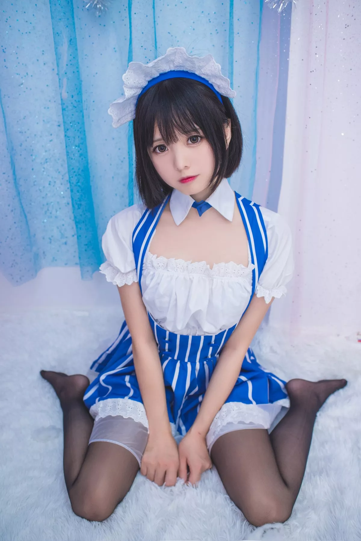 网红Coser白金Saki三个女仆合集主题性感姐妹花女仆装配黑丝秀美腿诱惑写真21P