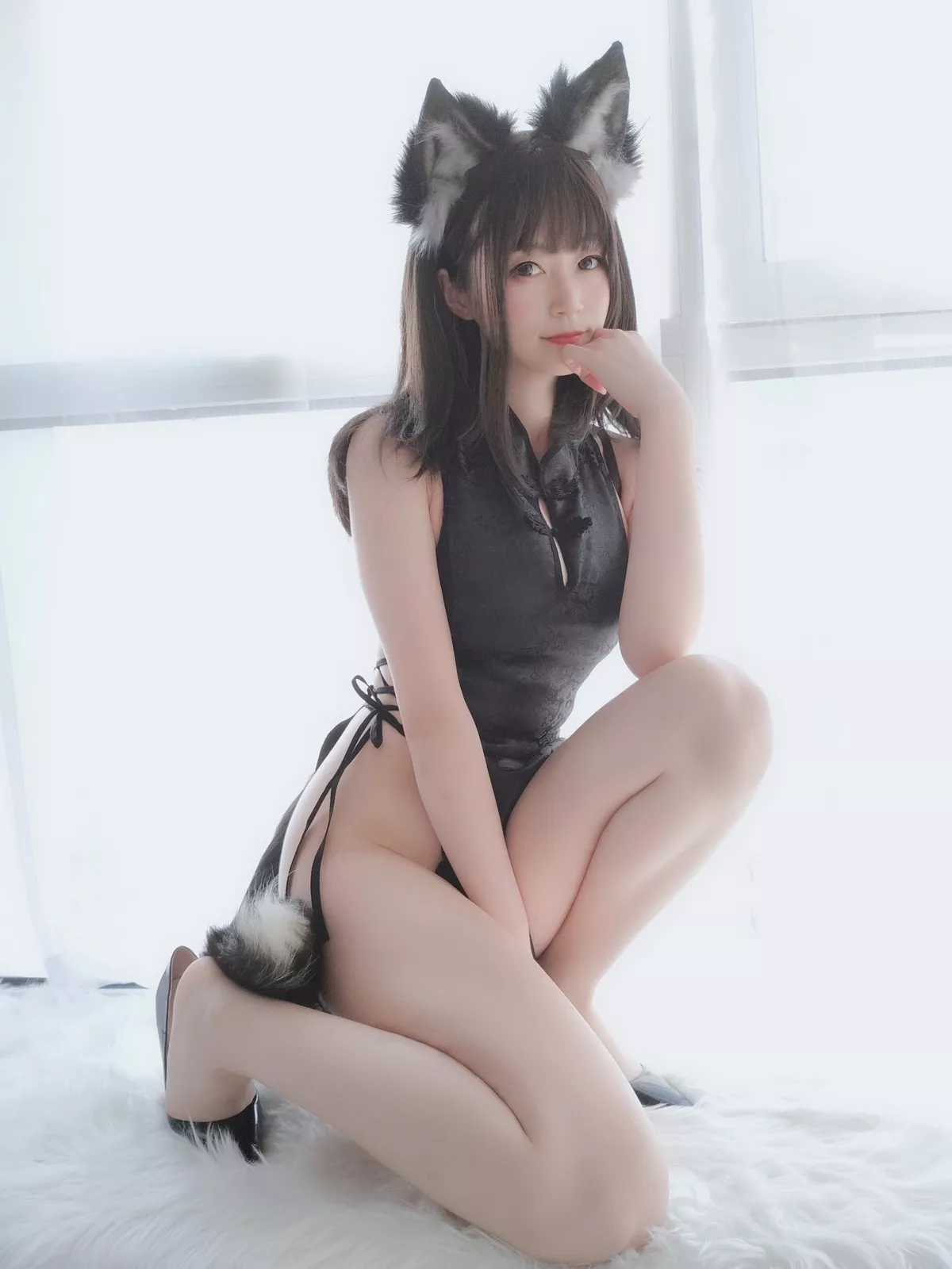 Coser小姐姐白银81小黑狼主题私房性感黑色高开情趣旗袍露翘臀美腿诱惑写真104P