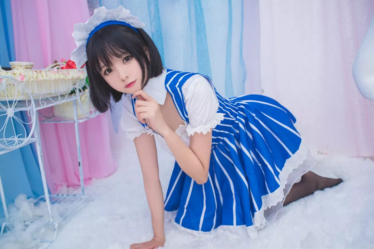 网红Coser白金Saki三个女仆合集主题性感姐妹花女仆装配黑丝秀美腿诱惑写真21P