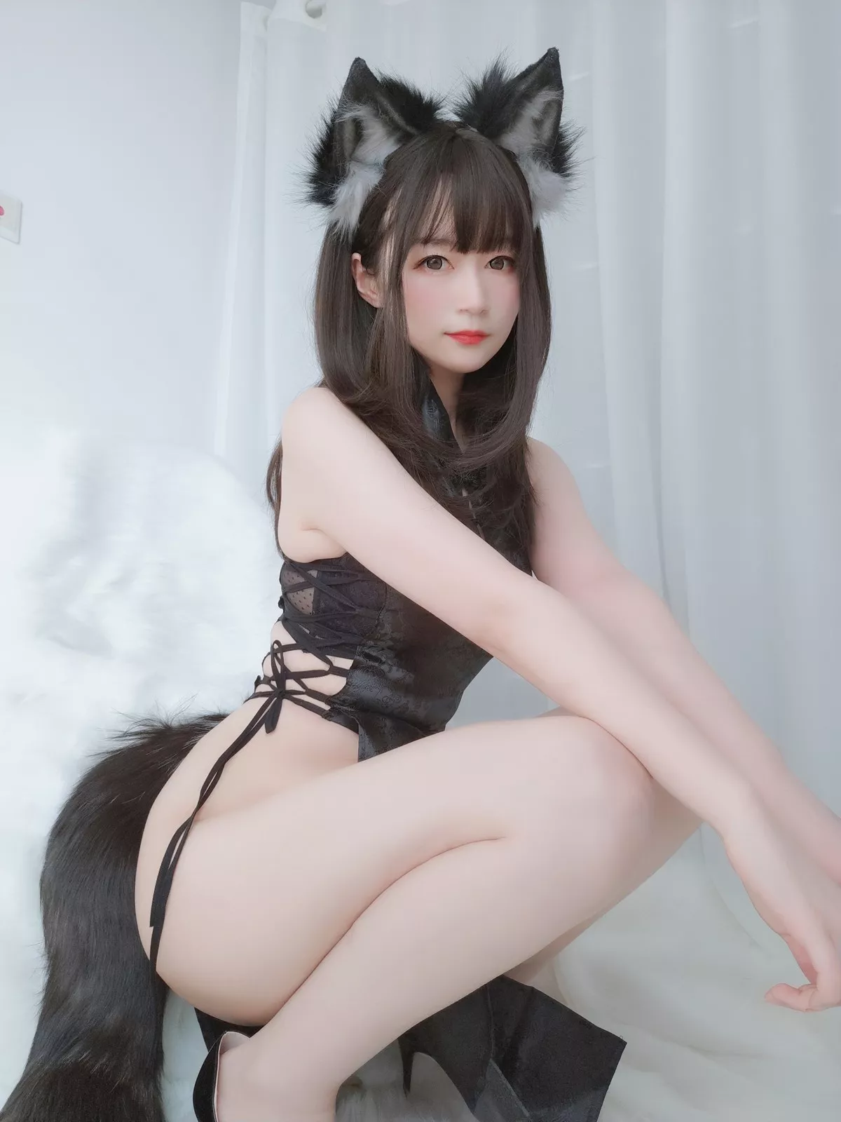 Coser小姐姐白银81小黑狼主题私房性感黑色高开情趣旗袍露翘臀美腿诱惑写真104P