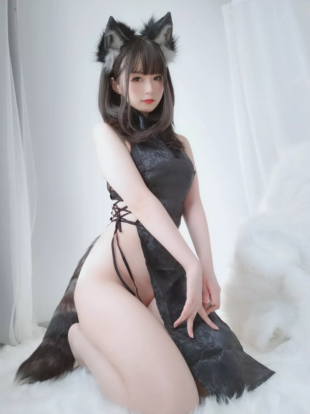 Coser小姐姐白银81小黑狼主题私房性感黑色高开情趣旗袍露翘臀美腿诱惑写真104P